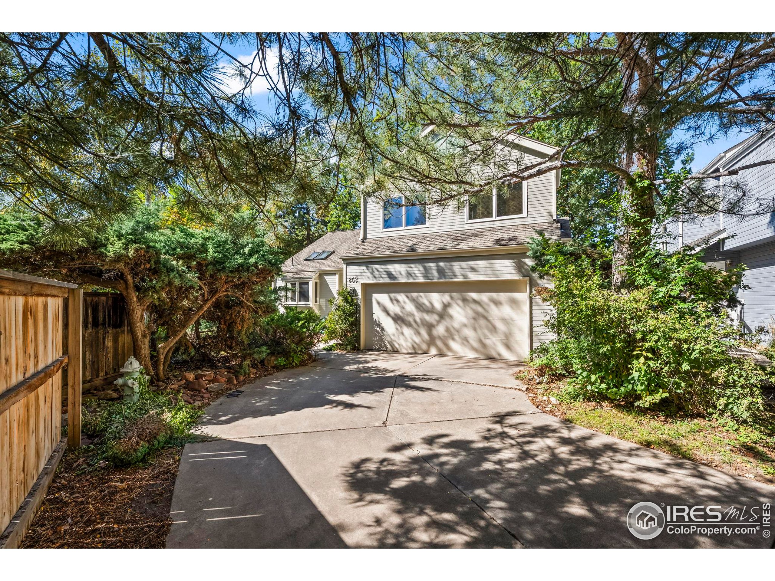 853 Racquet Ln