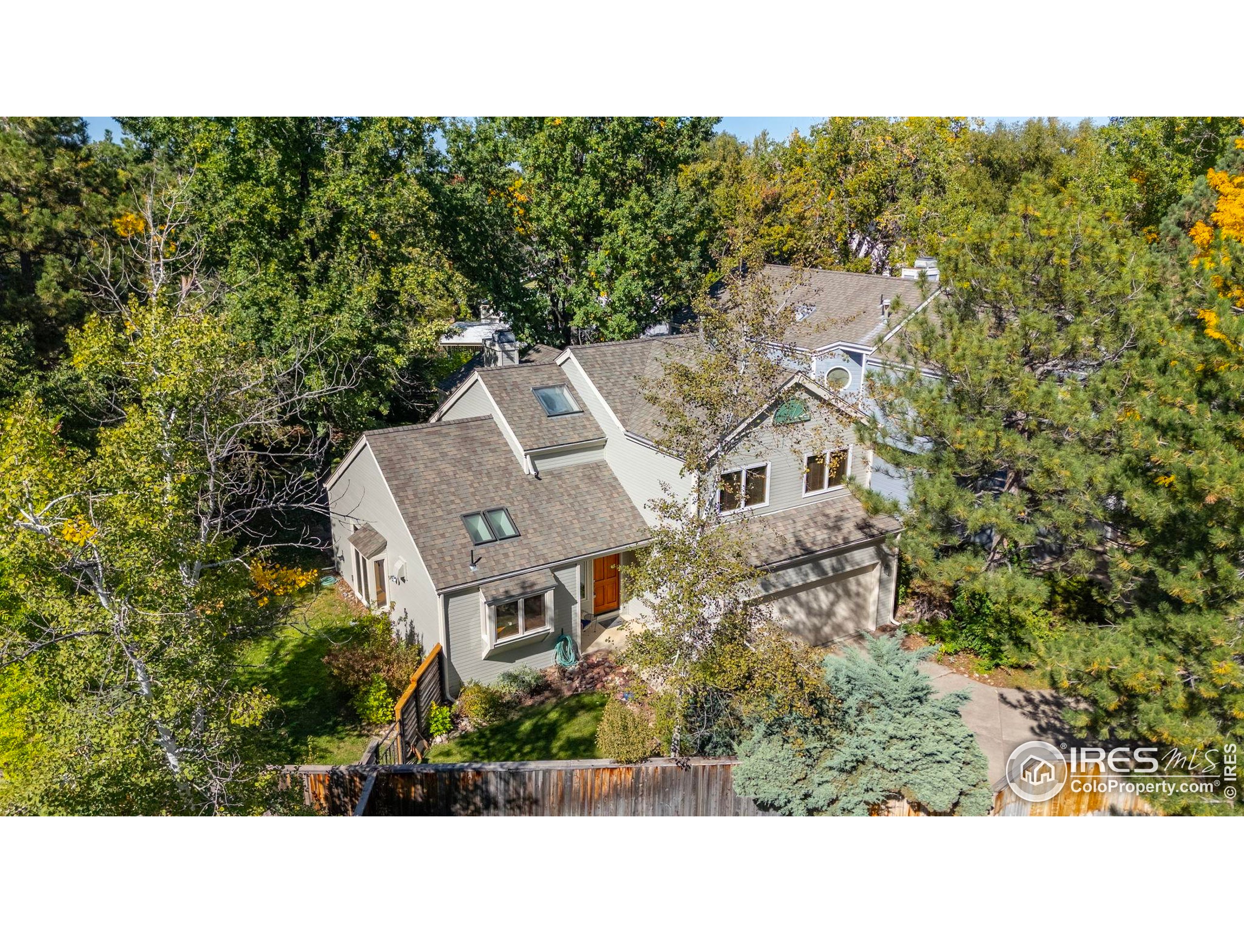 853 Racquet Ln