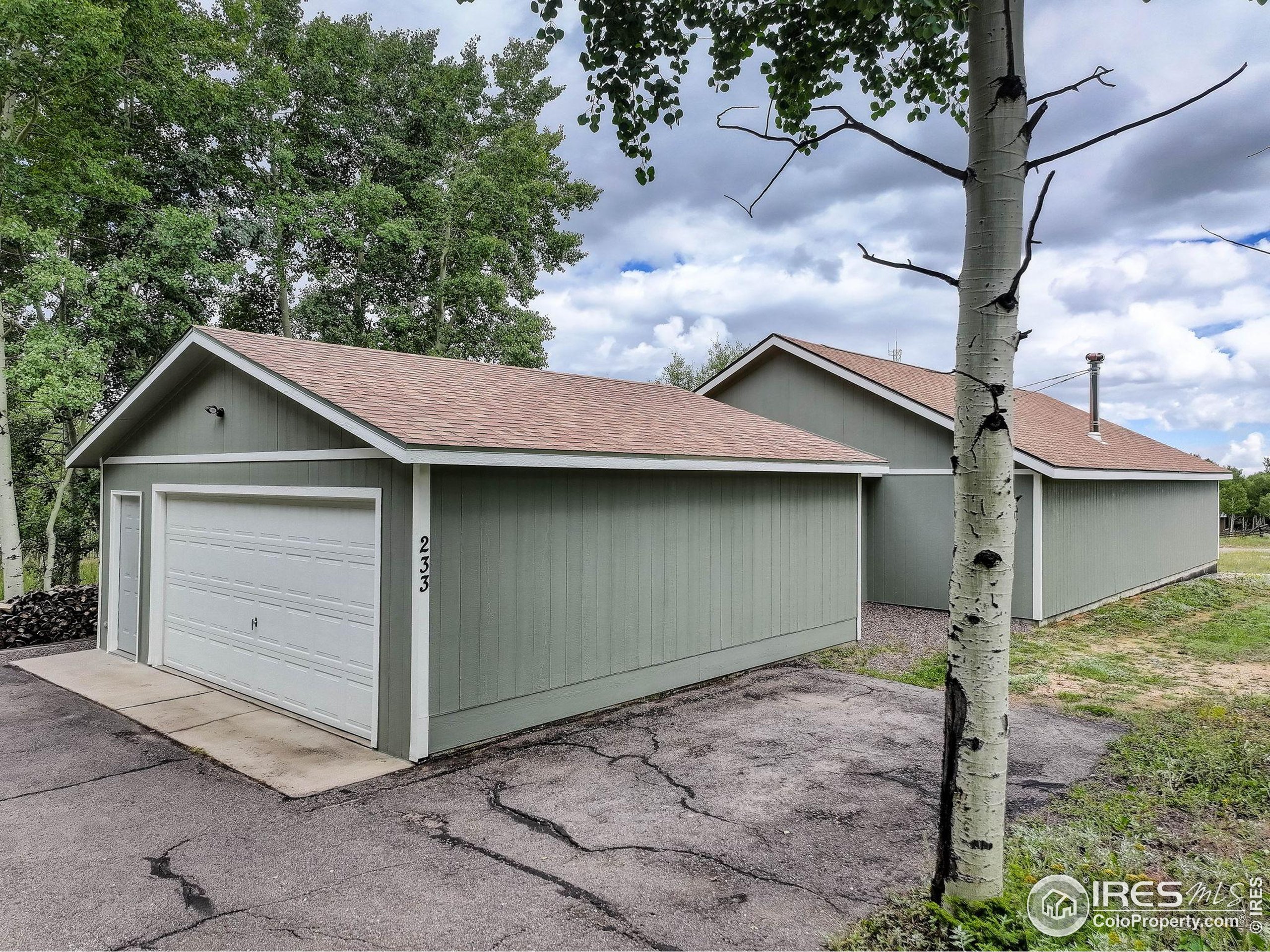 233 Deer Cir
