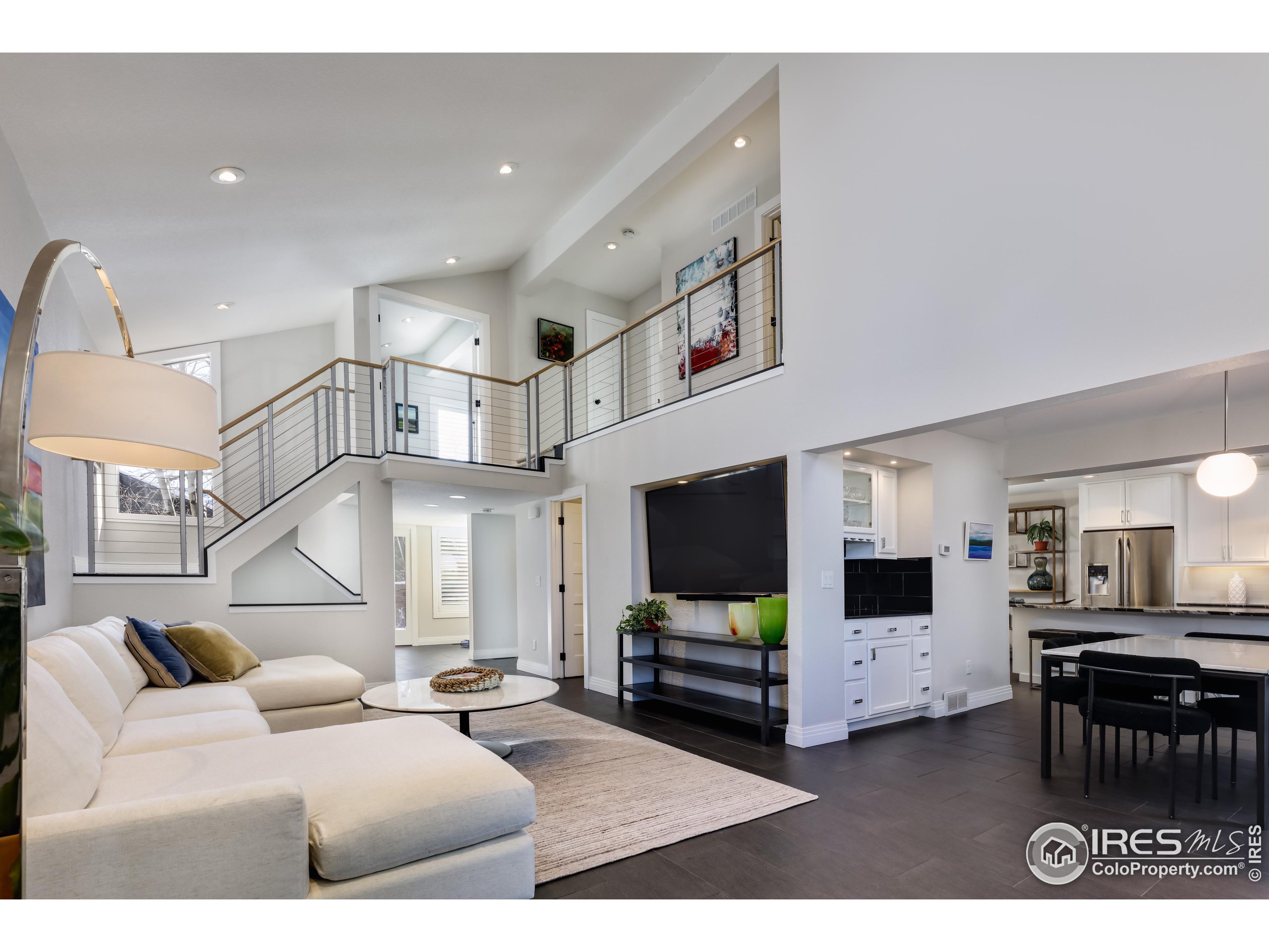 3865 Newport Ln