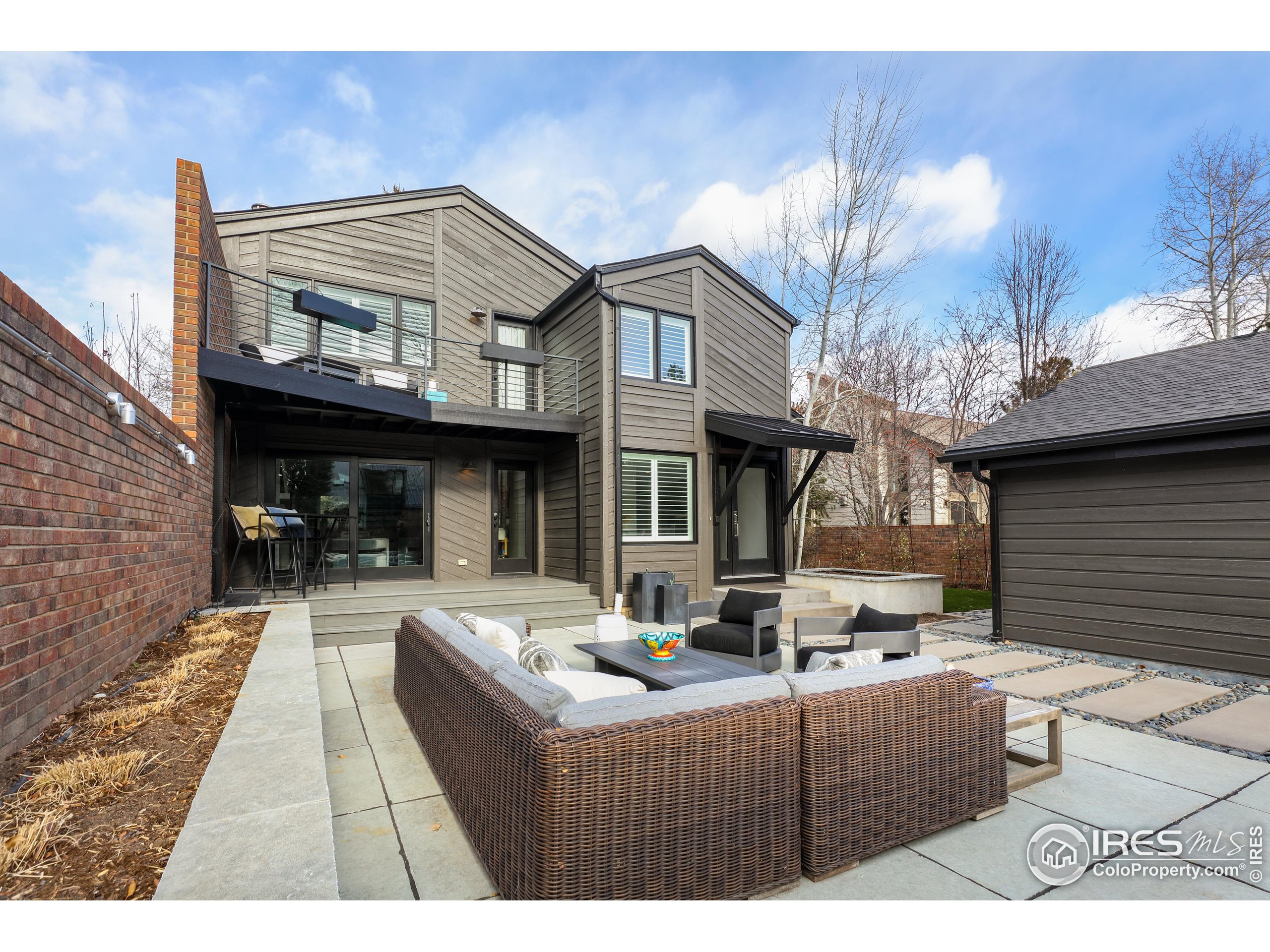 3865 Newport Ln