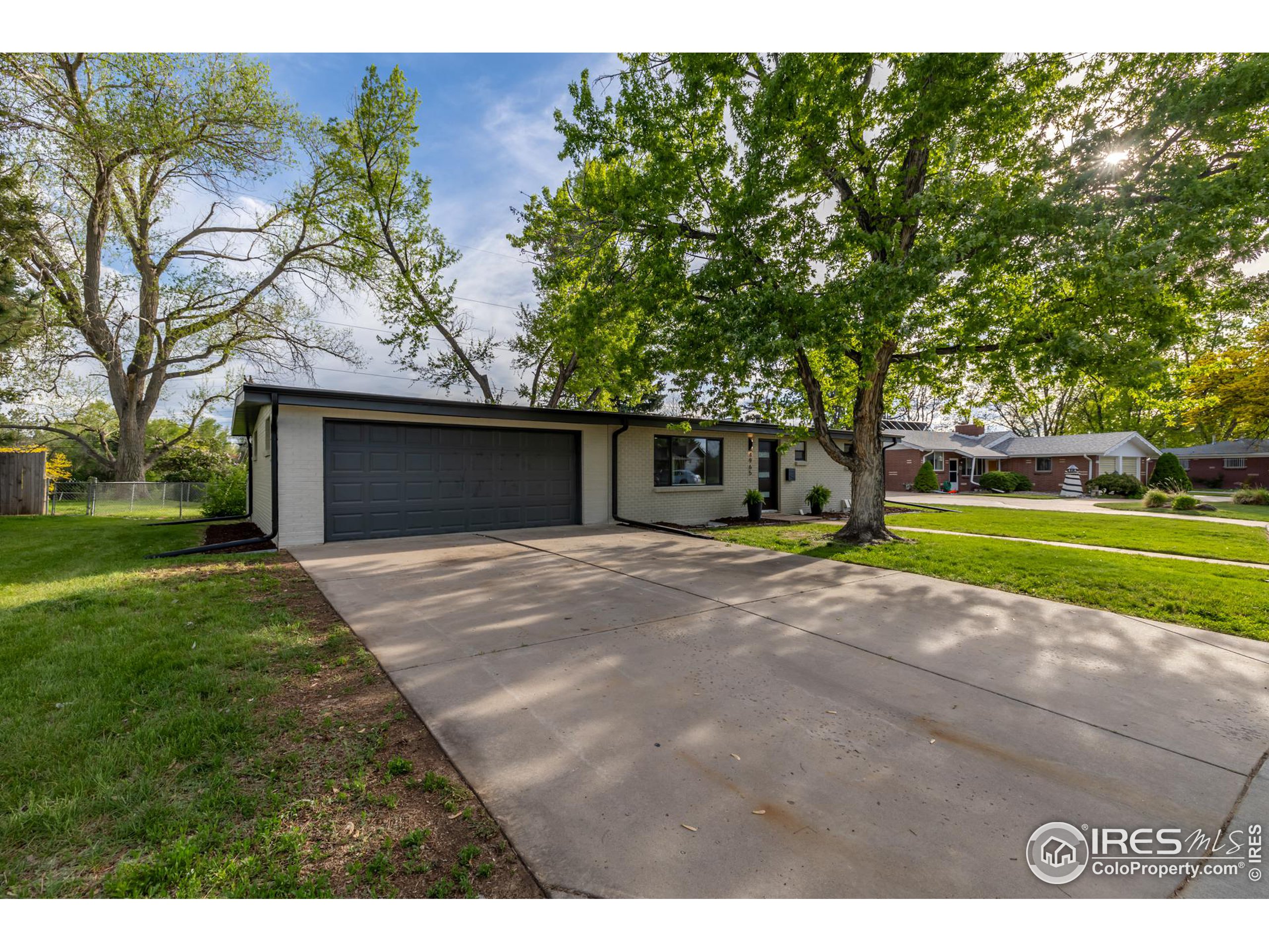 Photo 4 of 40 of 4965 S Lipan Dr house