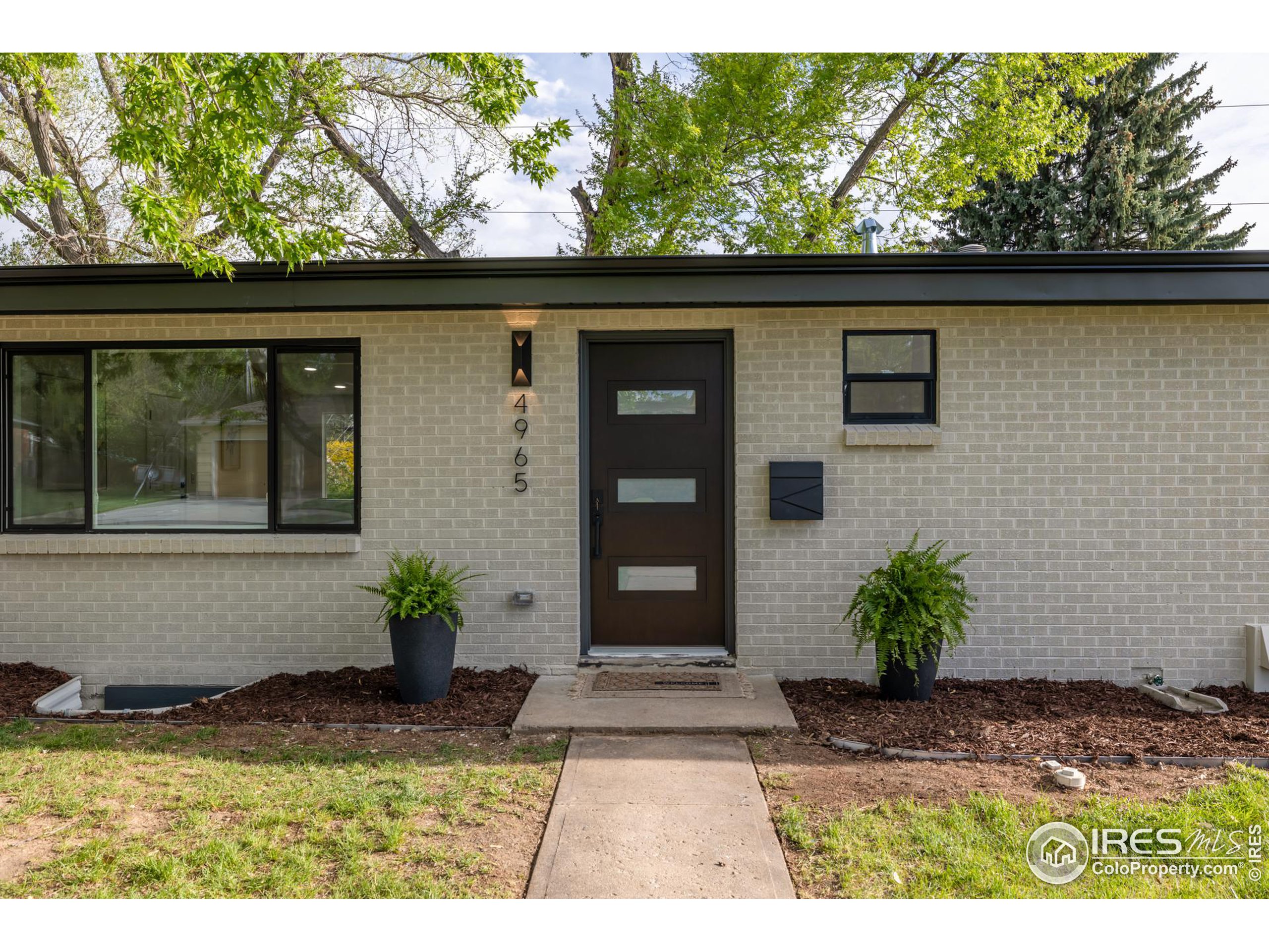 Photo 3 of 40 of 4965 S Lipan Dr house
