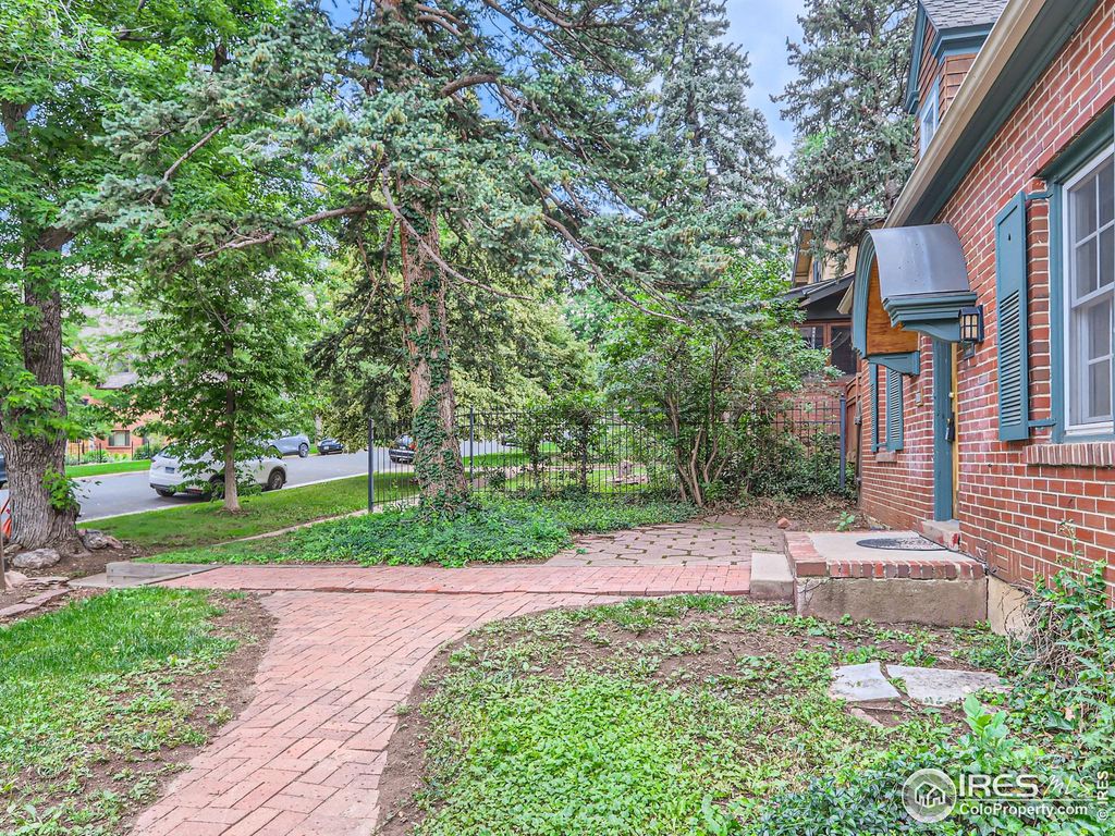 Photo of 895 11th St, Boulder, CO 80302 (MLS # 992191)