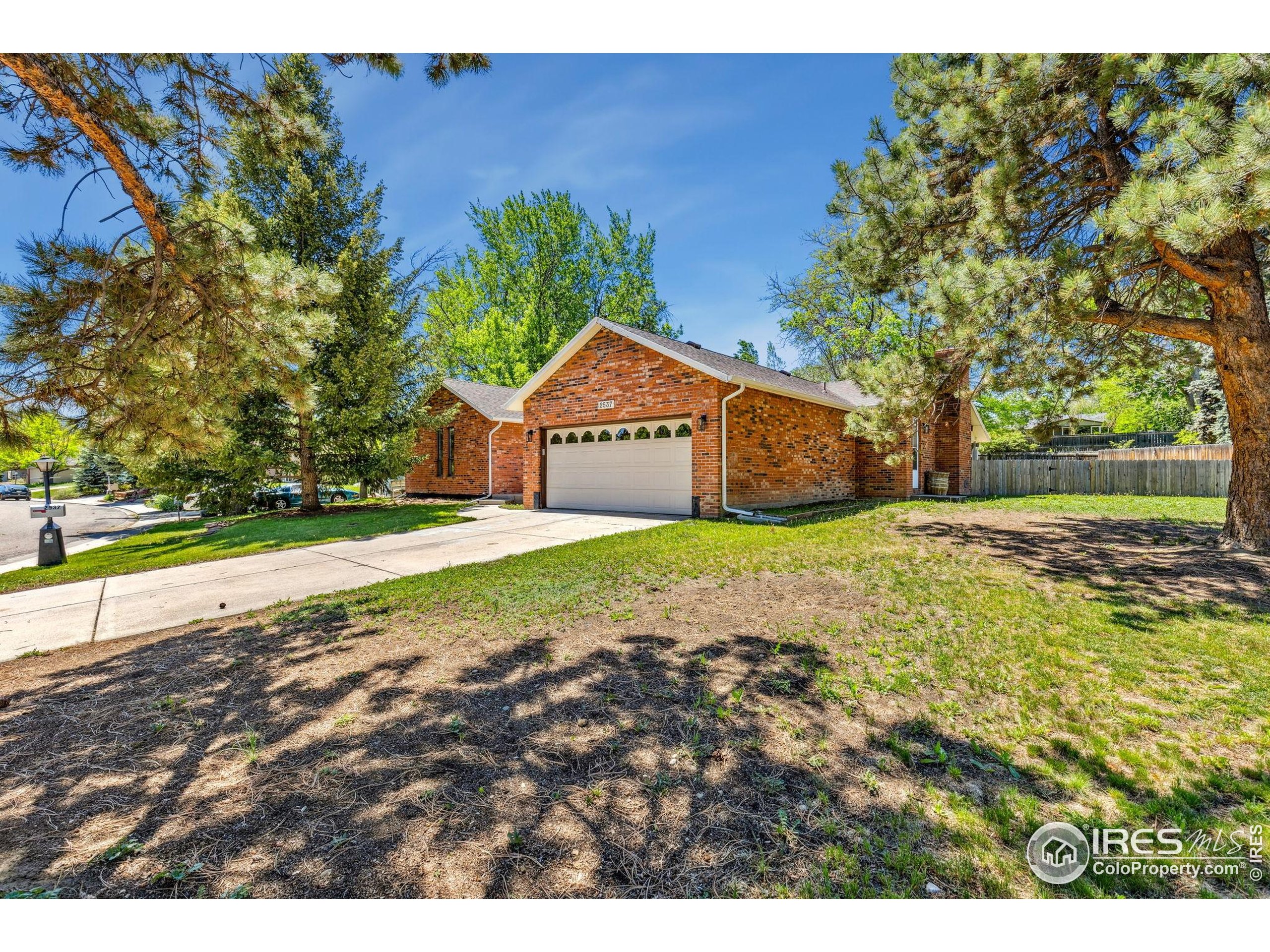 2537 Lanyon Dr