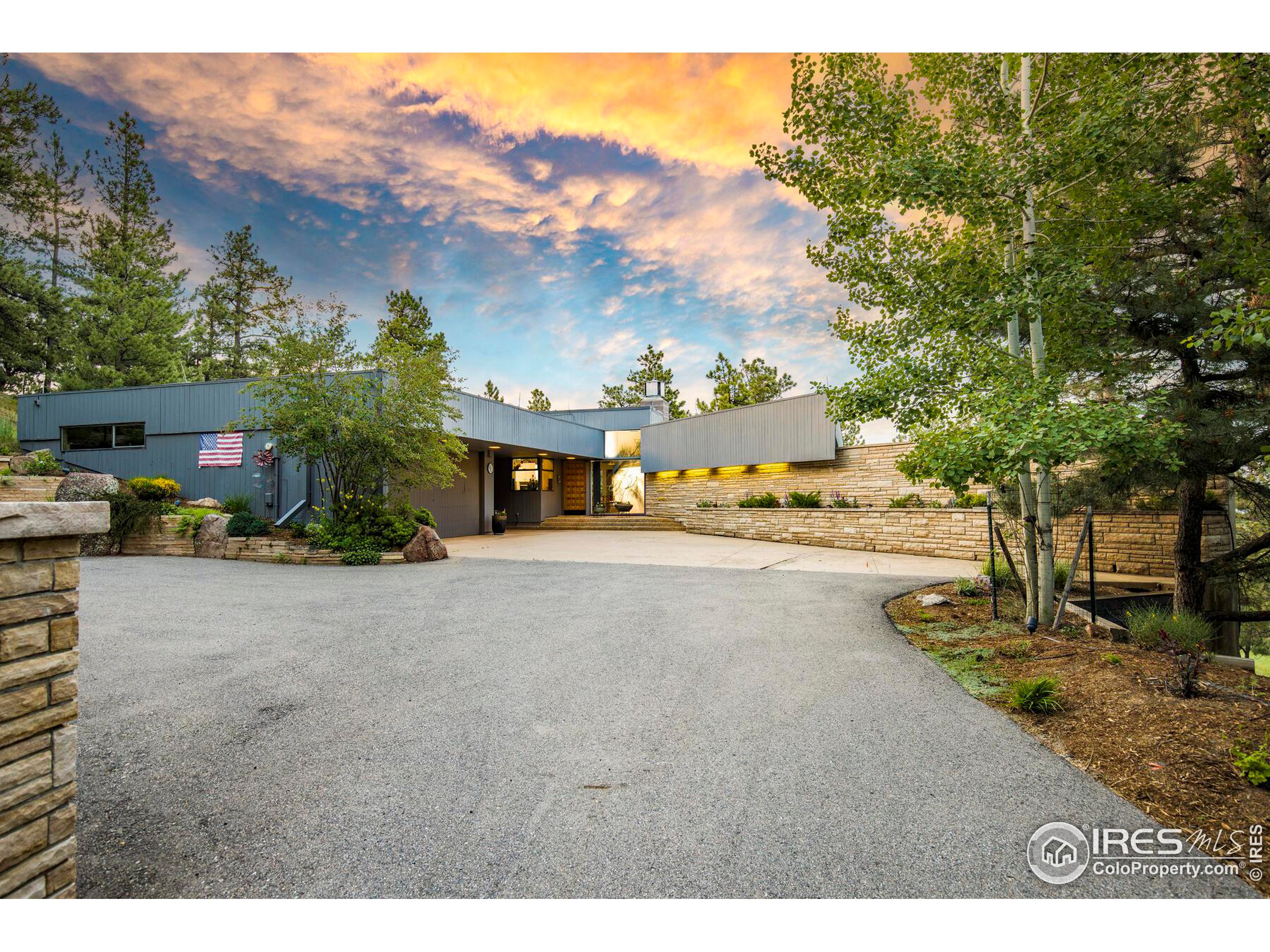 271 Anemone Dr