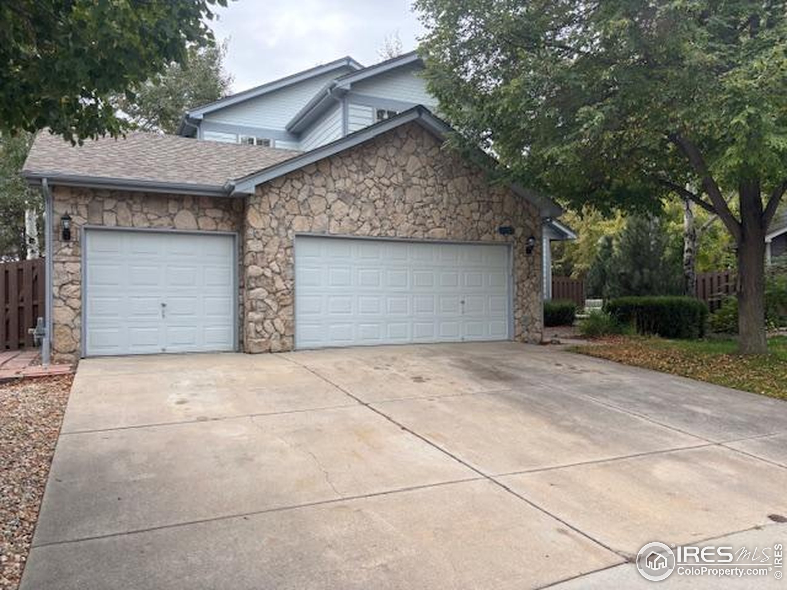 2730 E White Oak Ct
