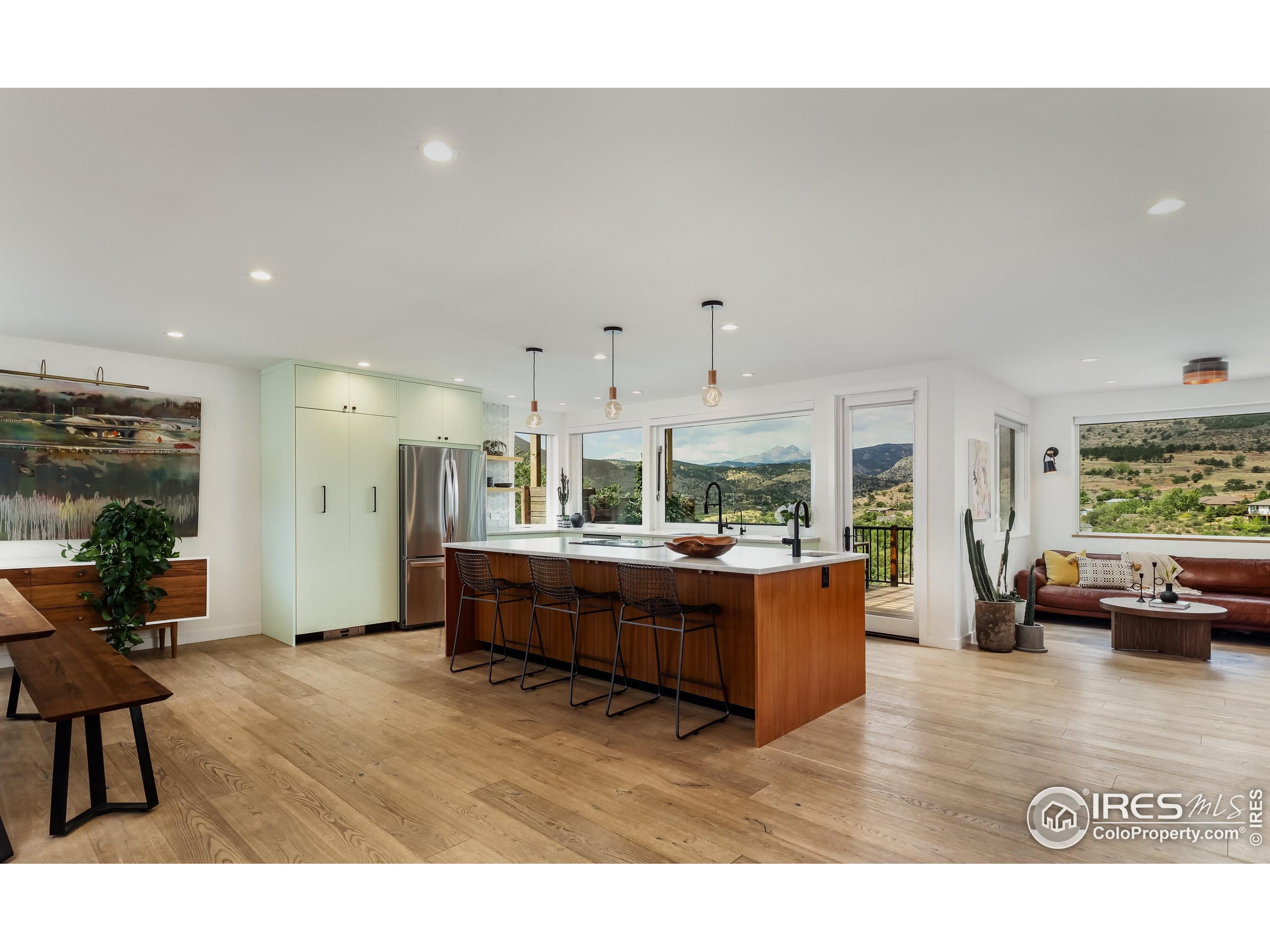 125 Longs Peak Dr