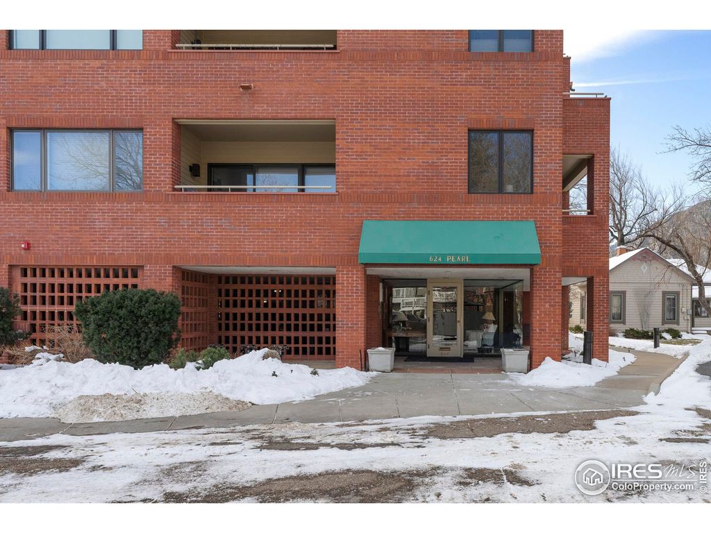 Photo of 624 Pearl St 404, Boulder, CO 80302 (MLS # 1025483)