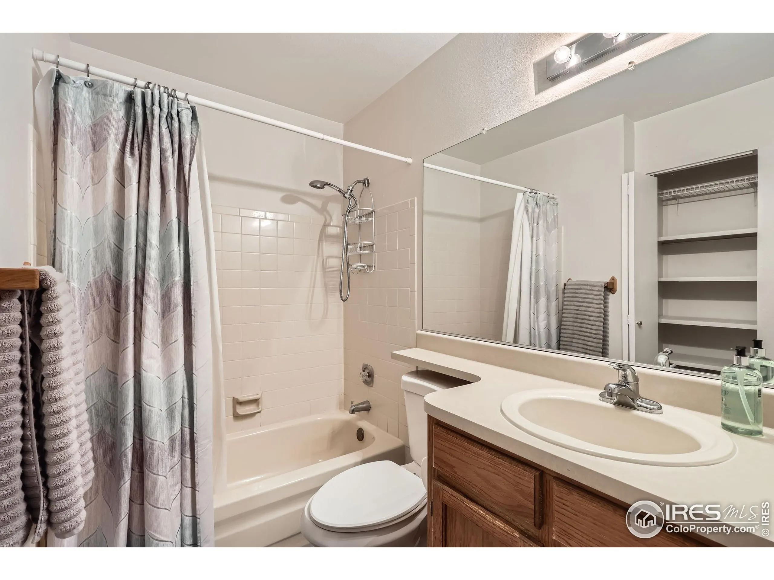 Denver, Colorado 80247, United States, 1 Bedroom Bedrooms, ,1 BathroomBathrooms,Residential,Pending,103238