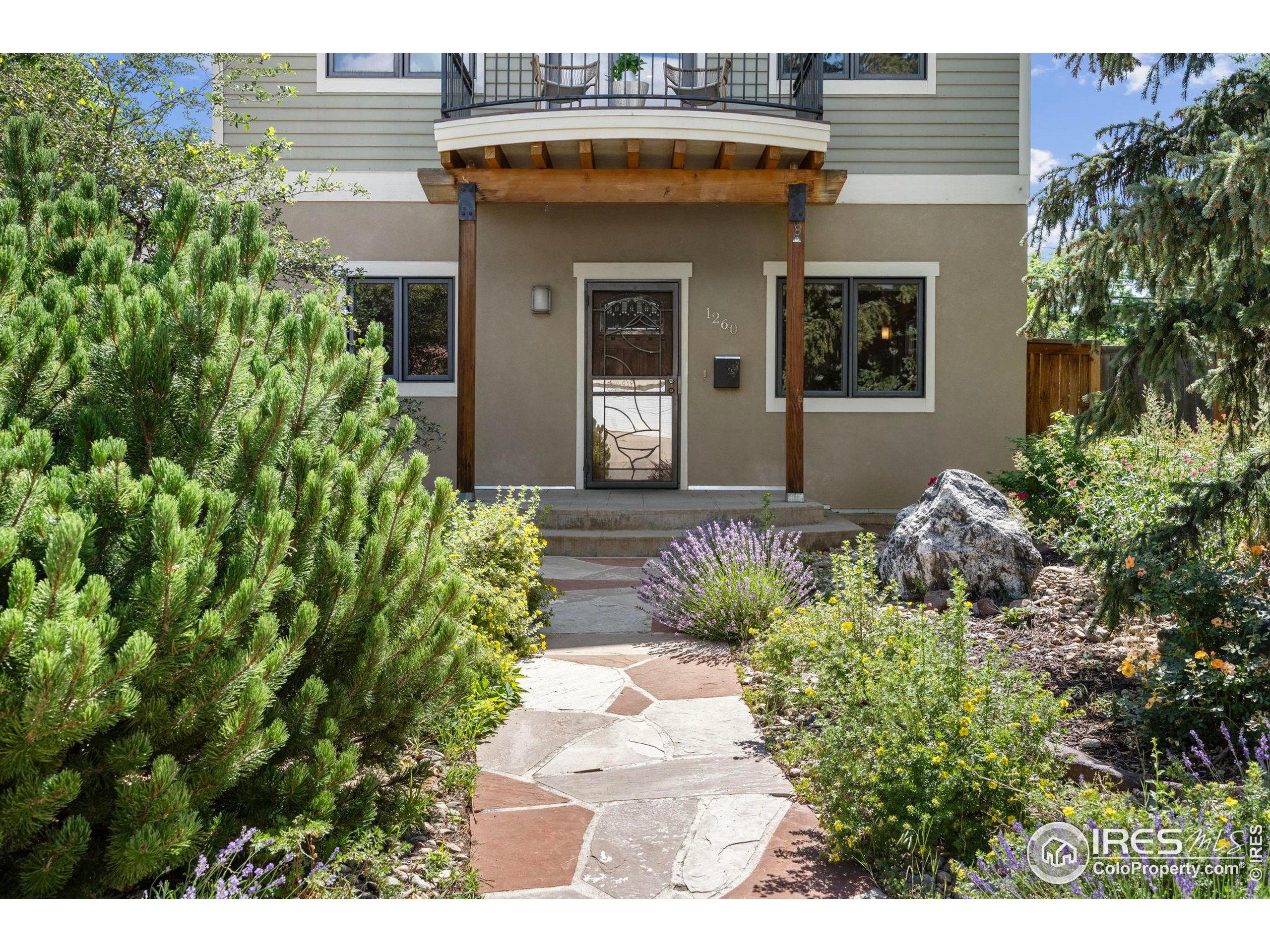 1260 Claremont Dr