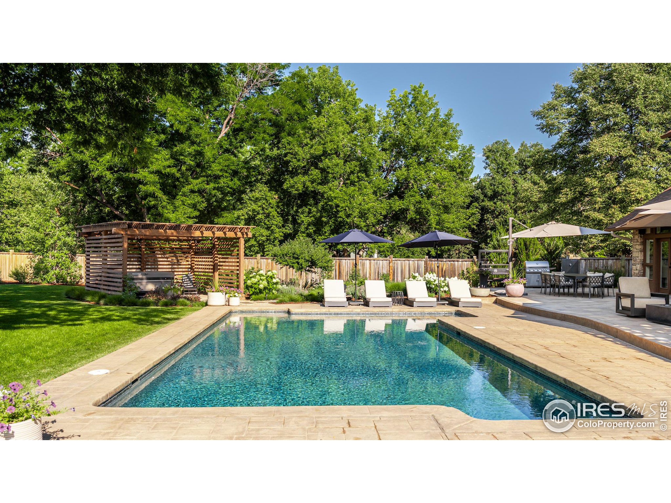 6134 Songbird Cir