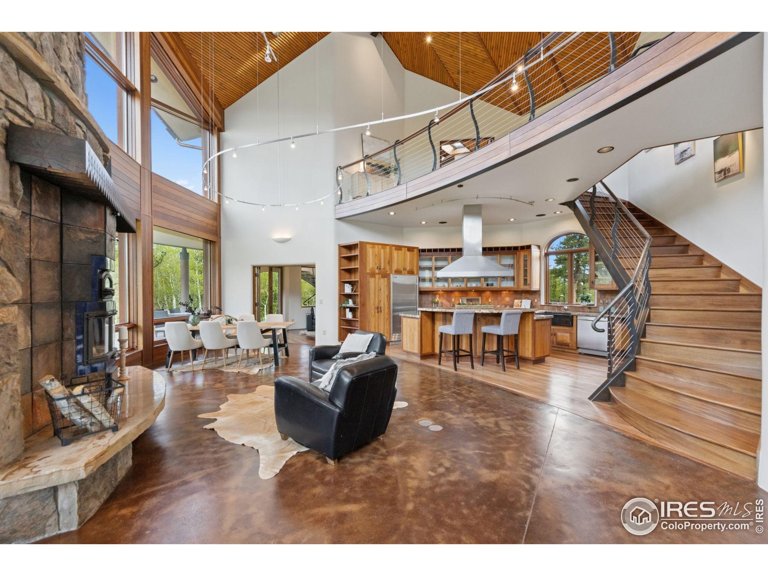 1460 Karlann Dr