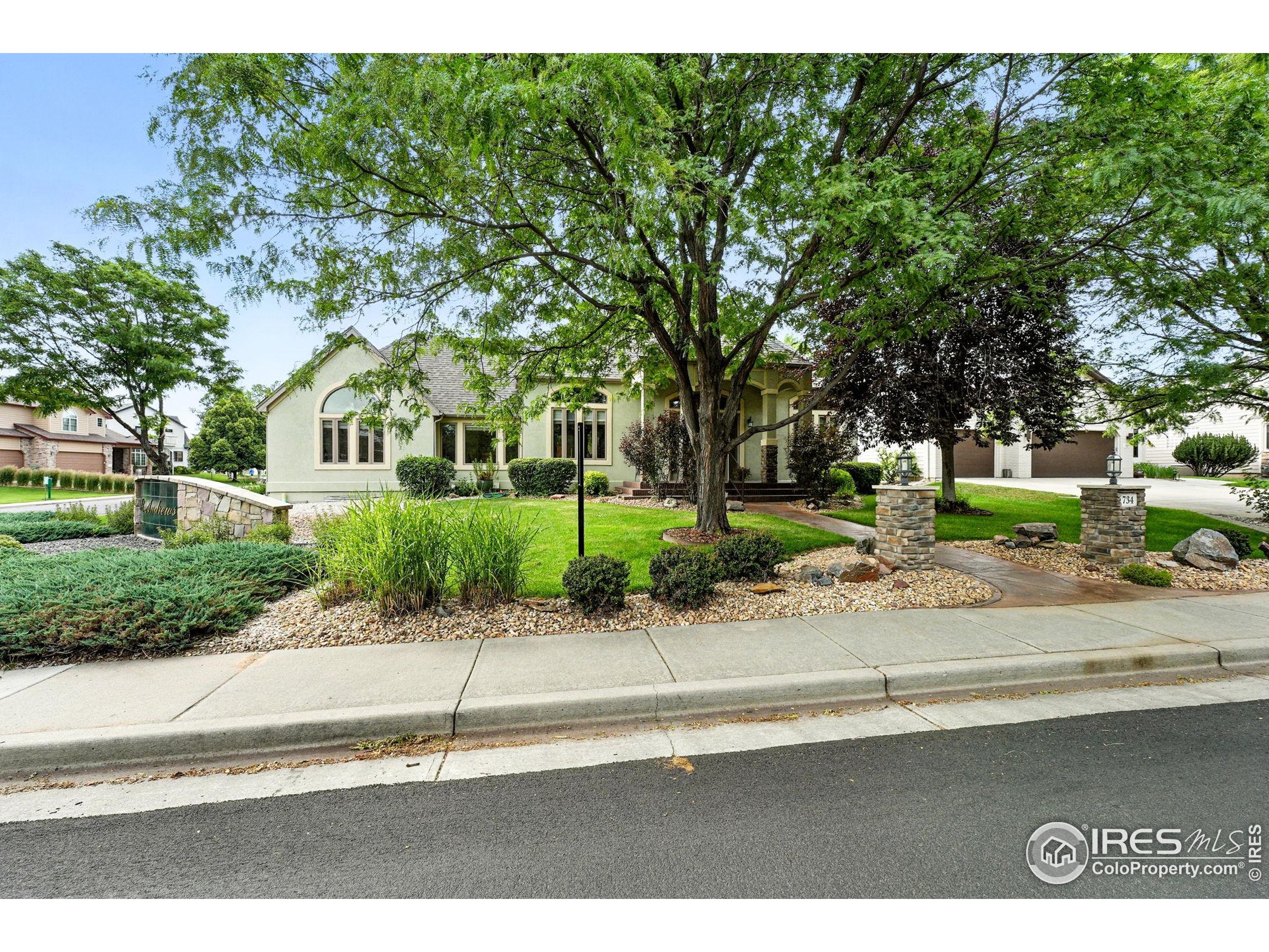 734 Rossum Dr
