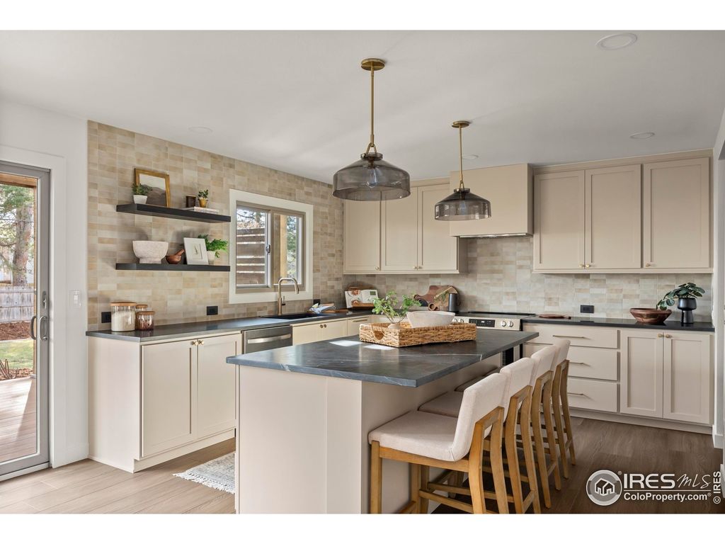 Photo of 1125 Oakmont Ct, Fort Collins, CO 80525 (MLS # 1048354)