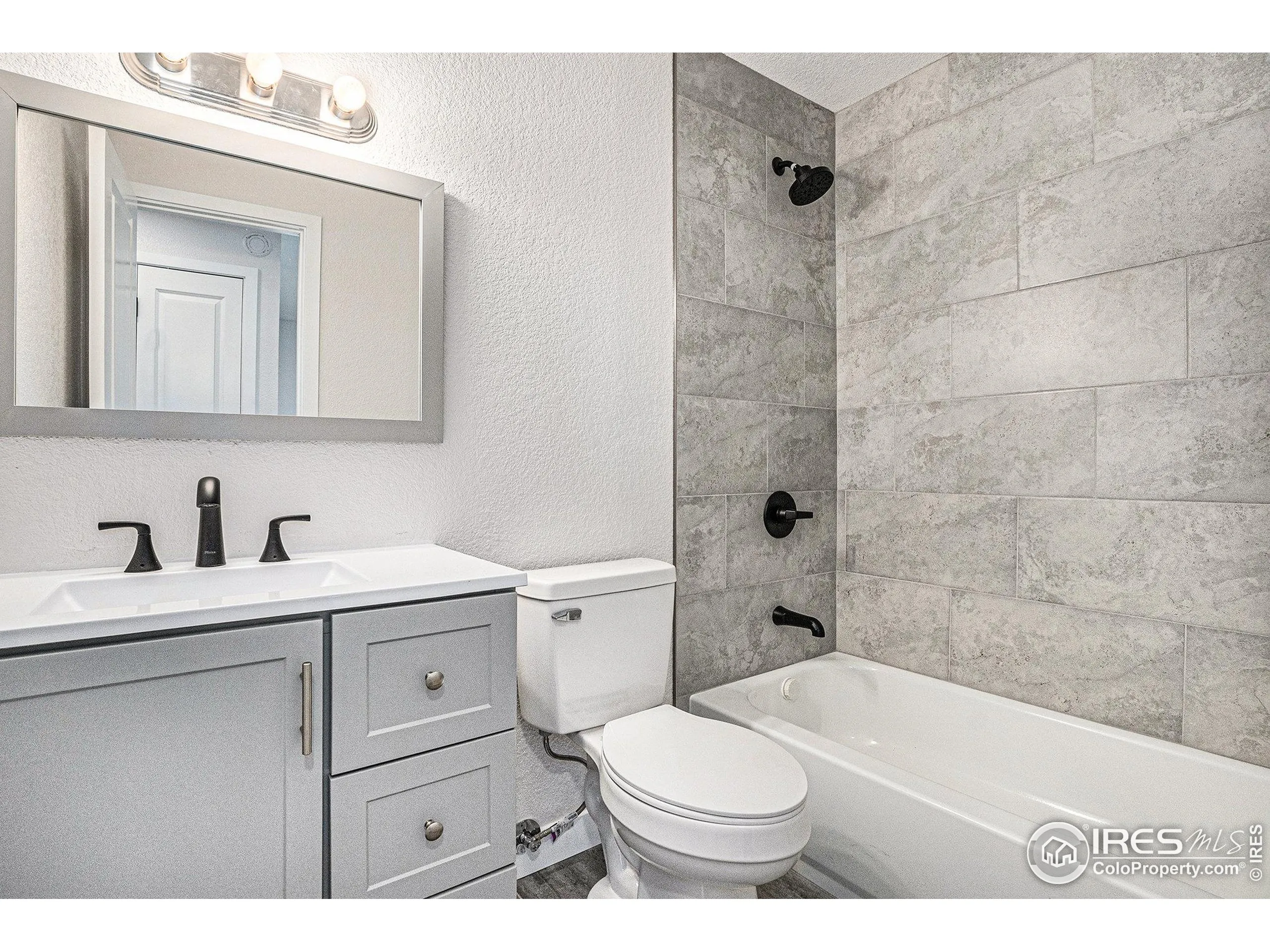 Aurora, Colorado 80013, United States, 4 Bedrooms Bedrooms, ,3 BathroomsBathrooms,Residential,Active,136275