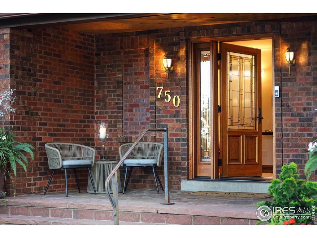 Photo of 750 Cascade Ave, Boulder, CO 80302 (MLS # 1016422)