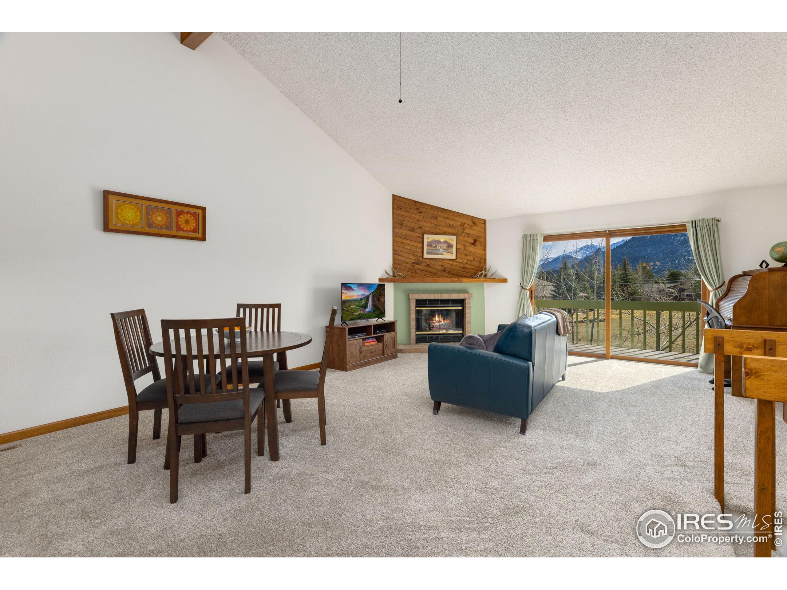 514 Grand Estates Dr 4

                                                                             Estes Park                                

                                    , CO - $462,000