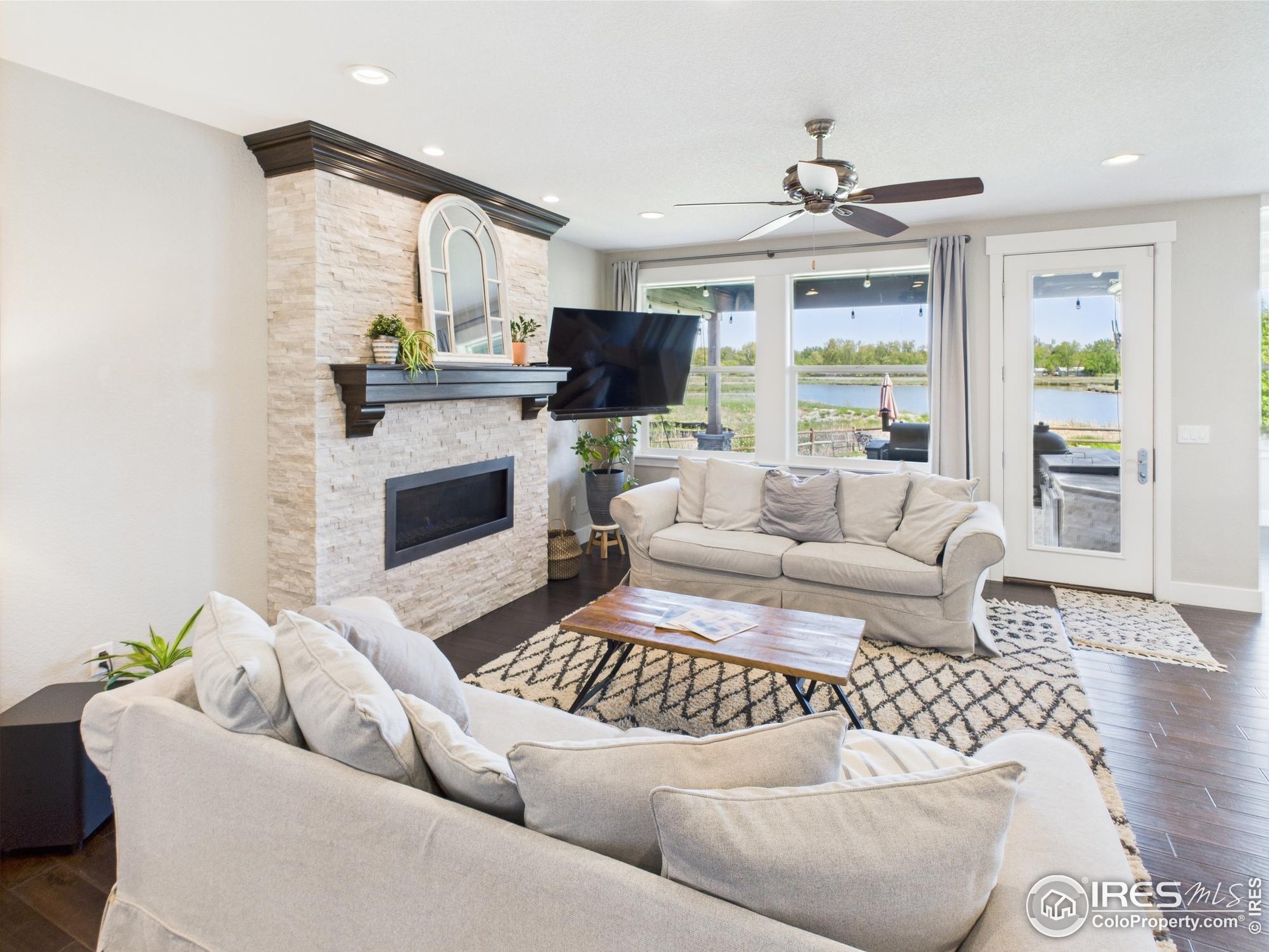 1048 Riverplace Dr
