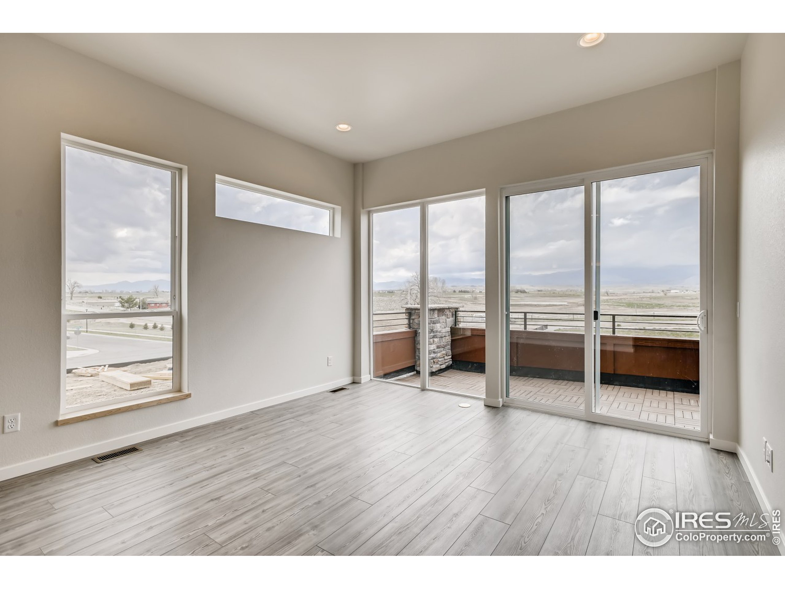 Photo 6 of 18 of 737 Kubat Ln A condo