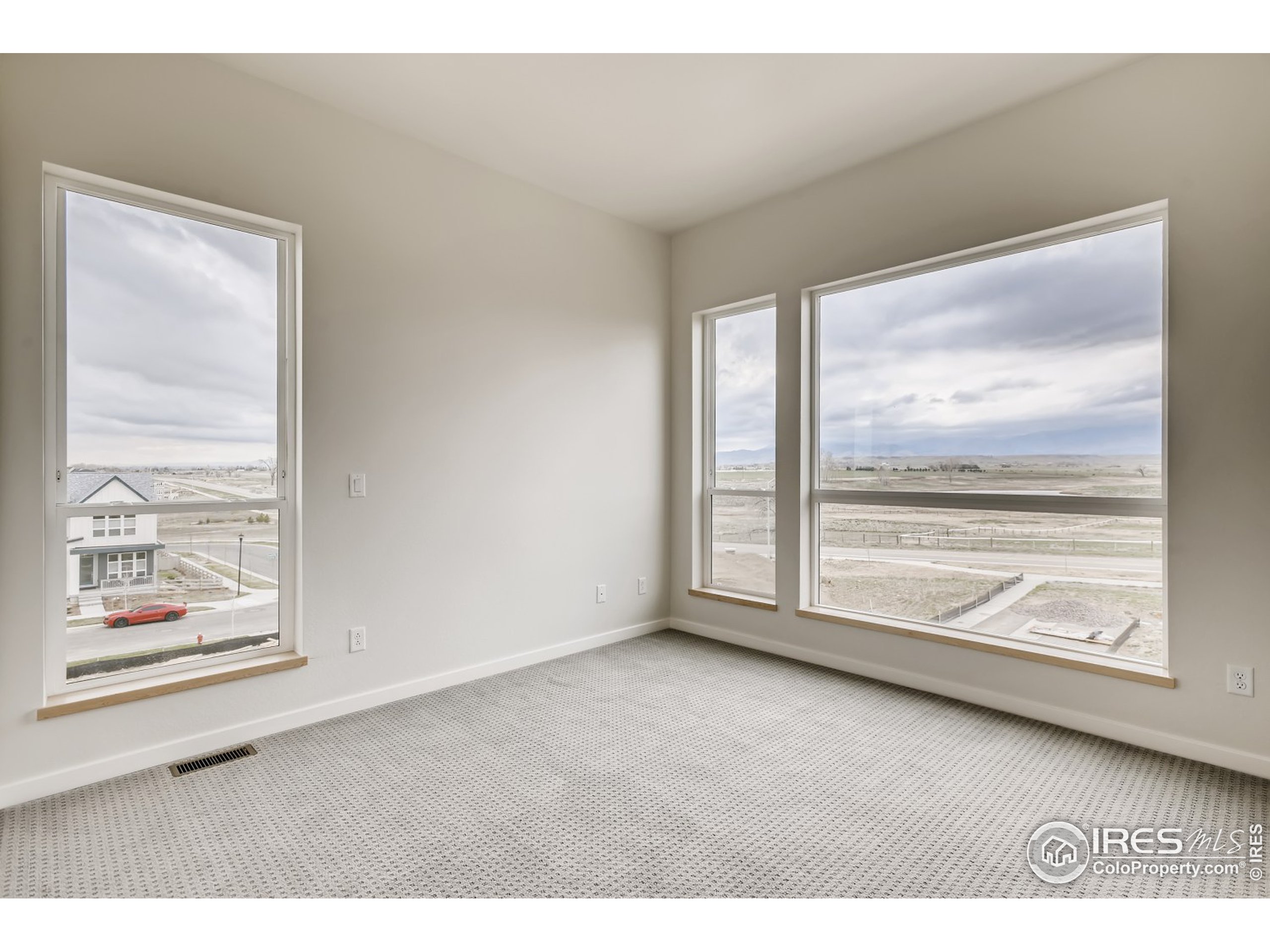 Photo 9 of 18 of 737 Kubat Ln A condo