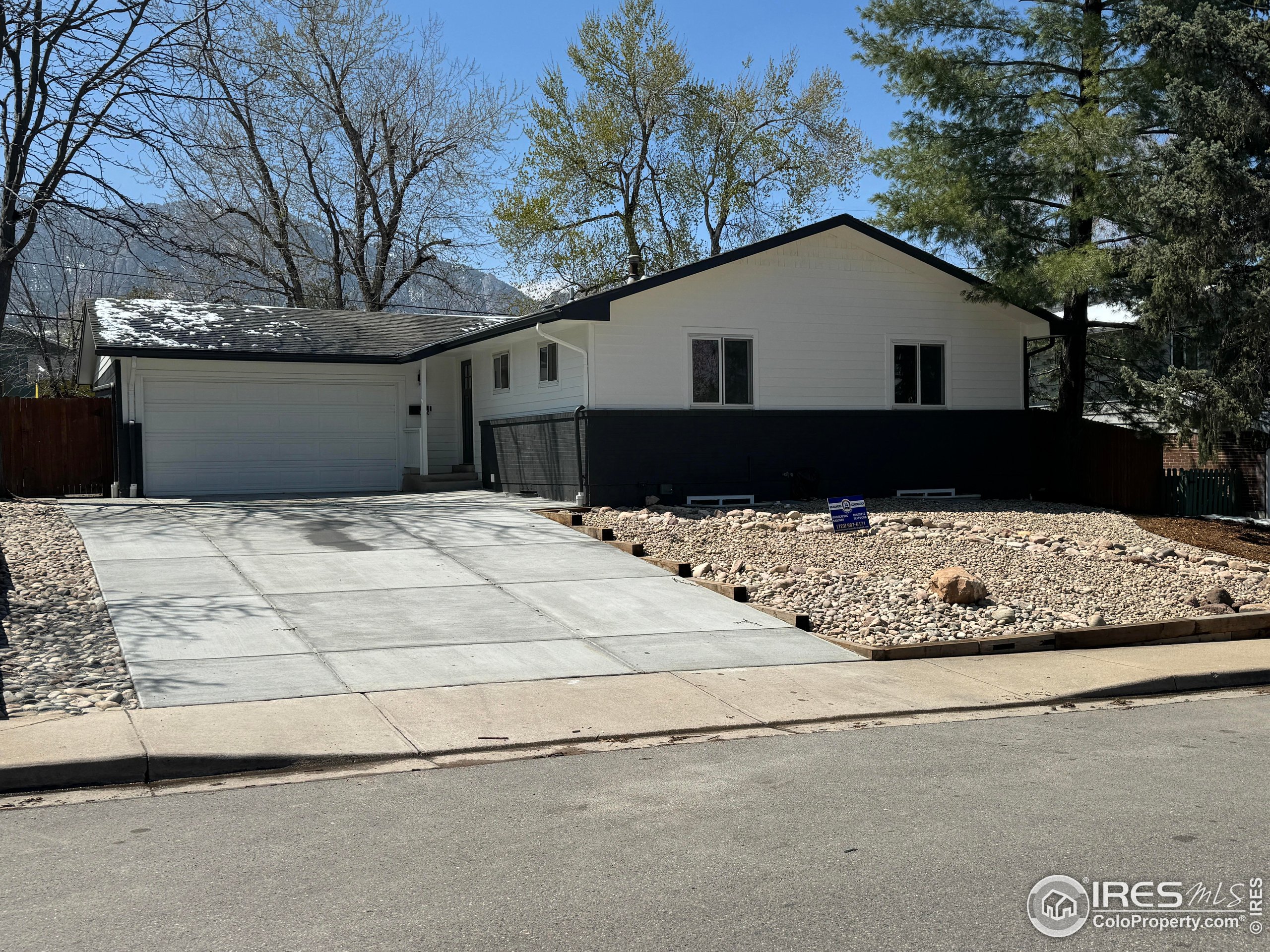 1225 Ithaca Dr