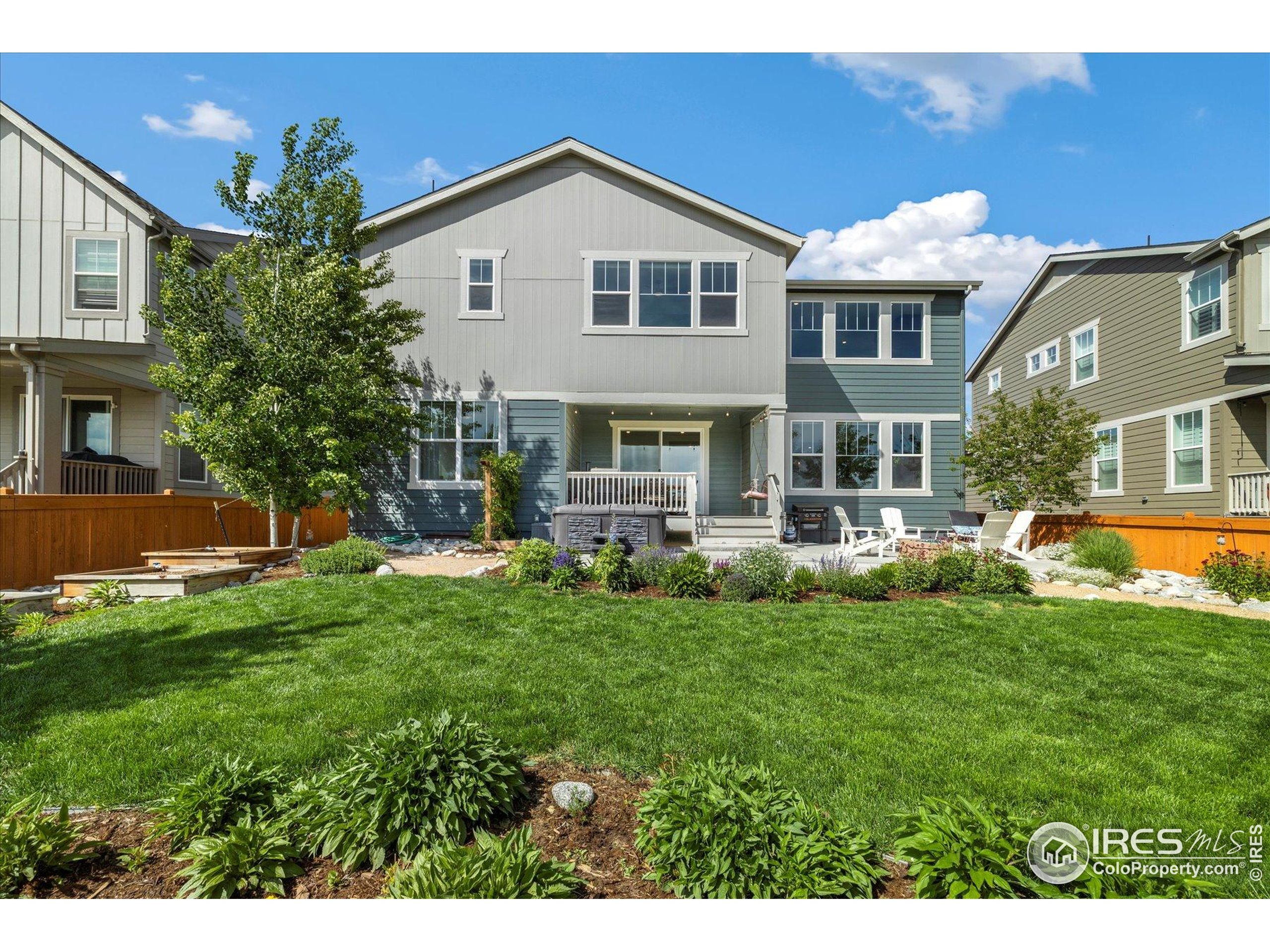 800 Meadowlark Dr