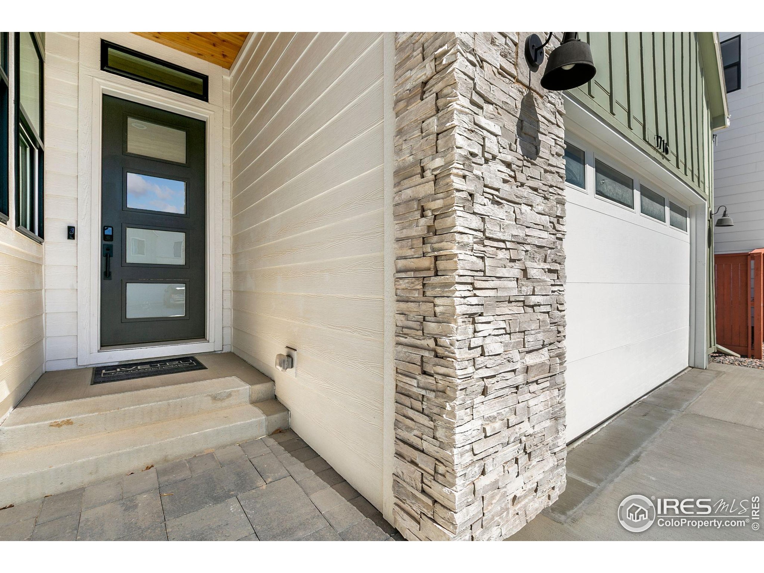 1716 Branching Canopy Dr