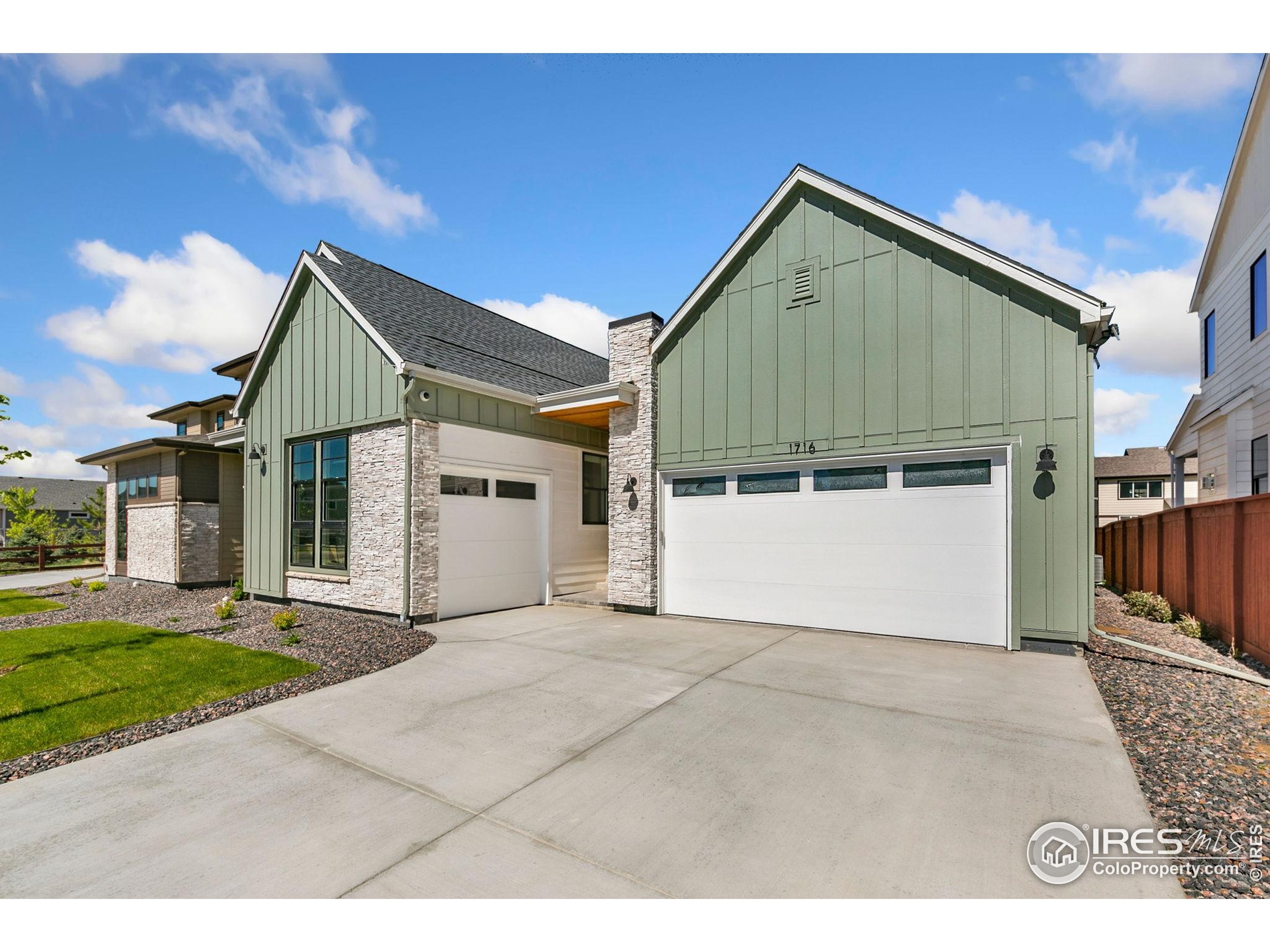 1716 Branching Canopy Dr