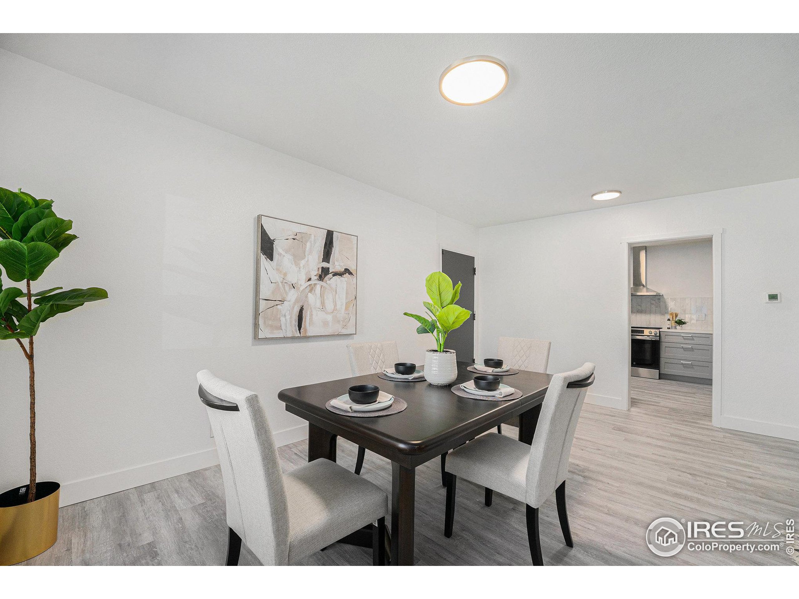 1580 S Krameria St