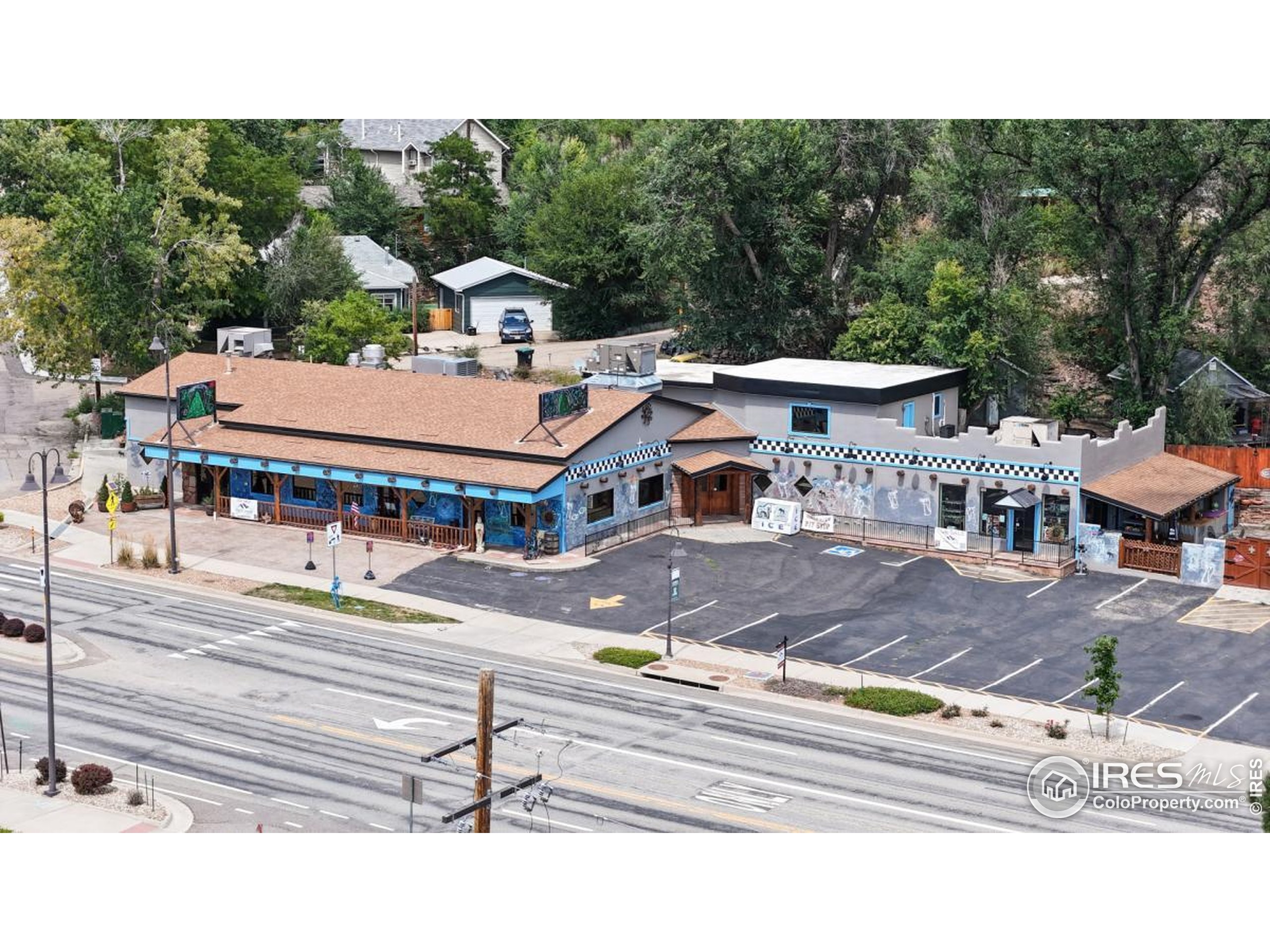 160 E Main St
