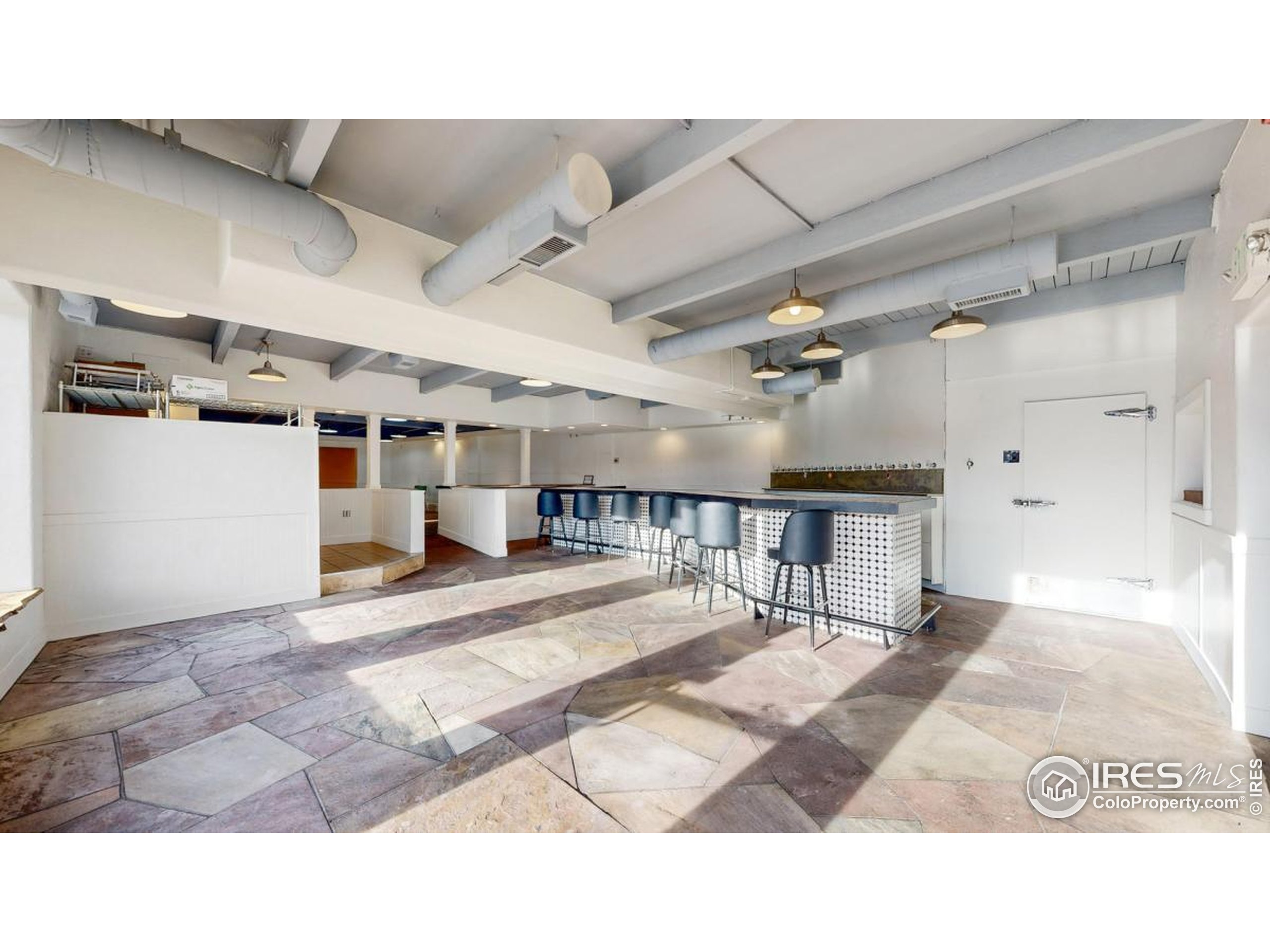 160 E Main St