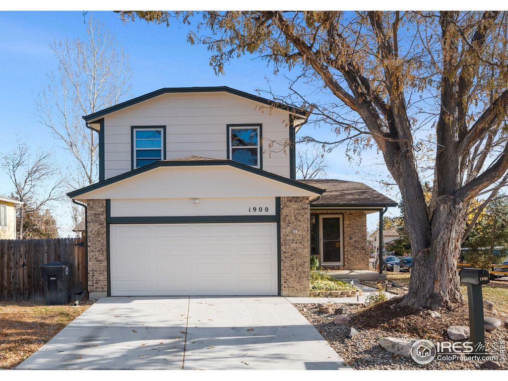 Photo of 1900 Carr Dr, Longmont, CO 80501 (MLS # 1047831)