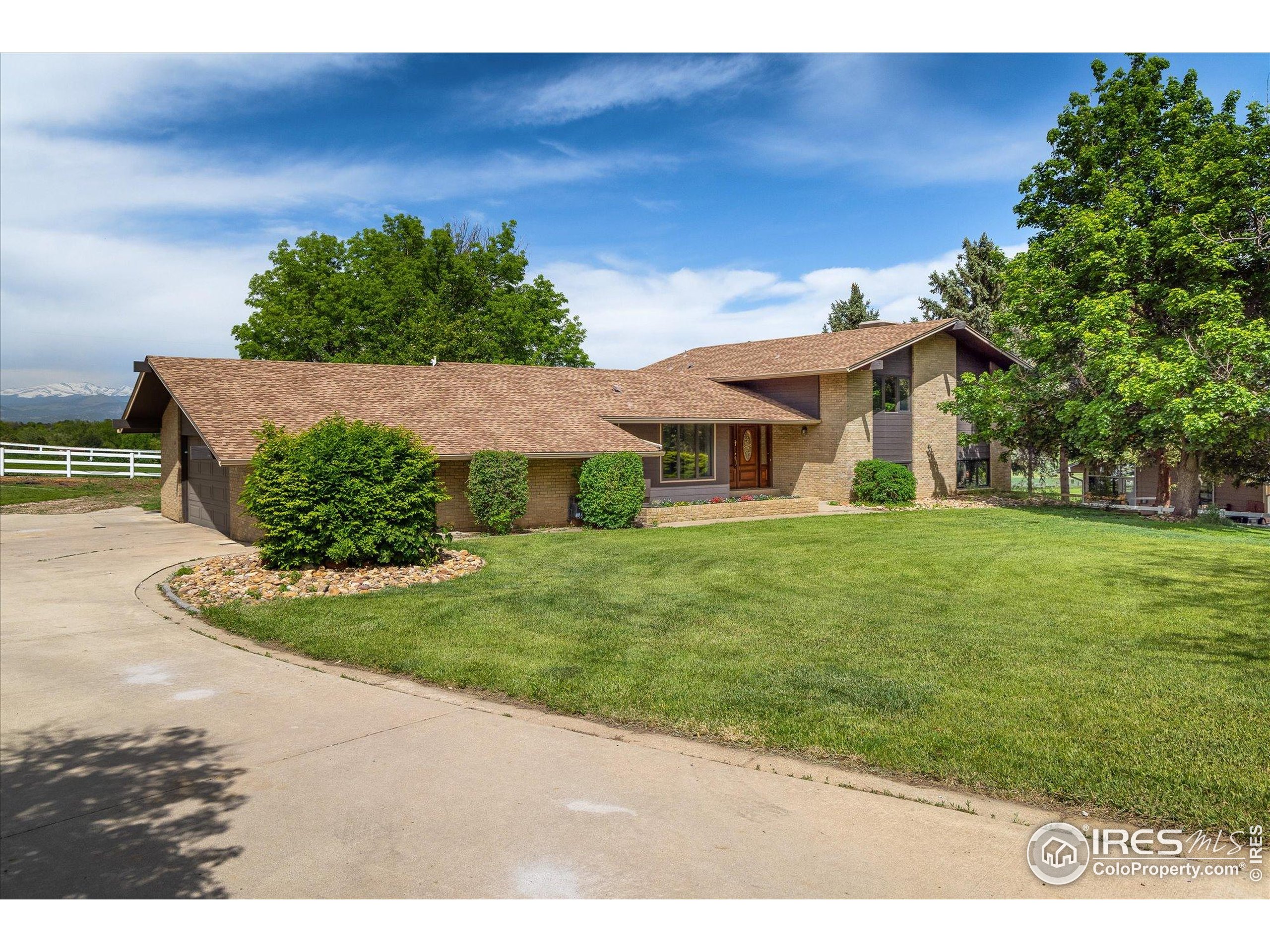2117 Stonehenge Cir