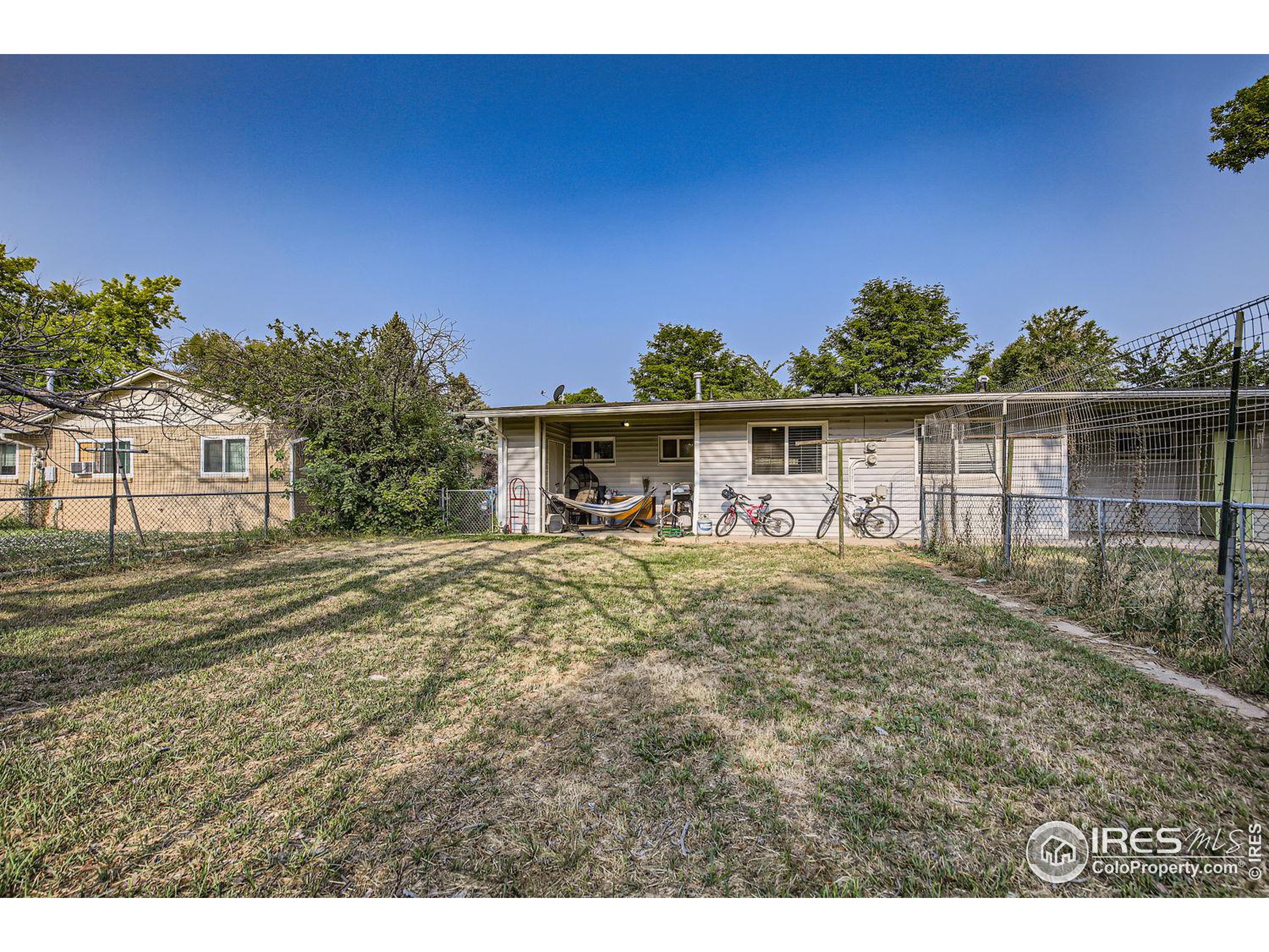 Photo 5 of 28 of 1308 Castlerock Dr house