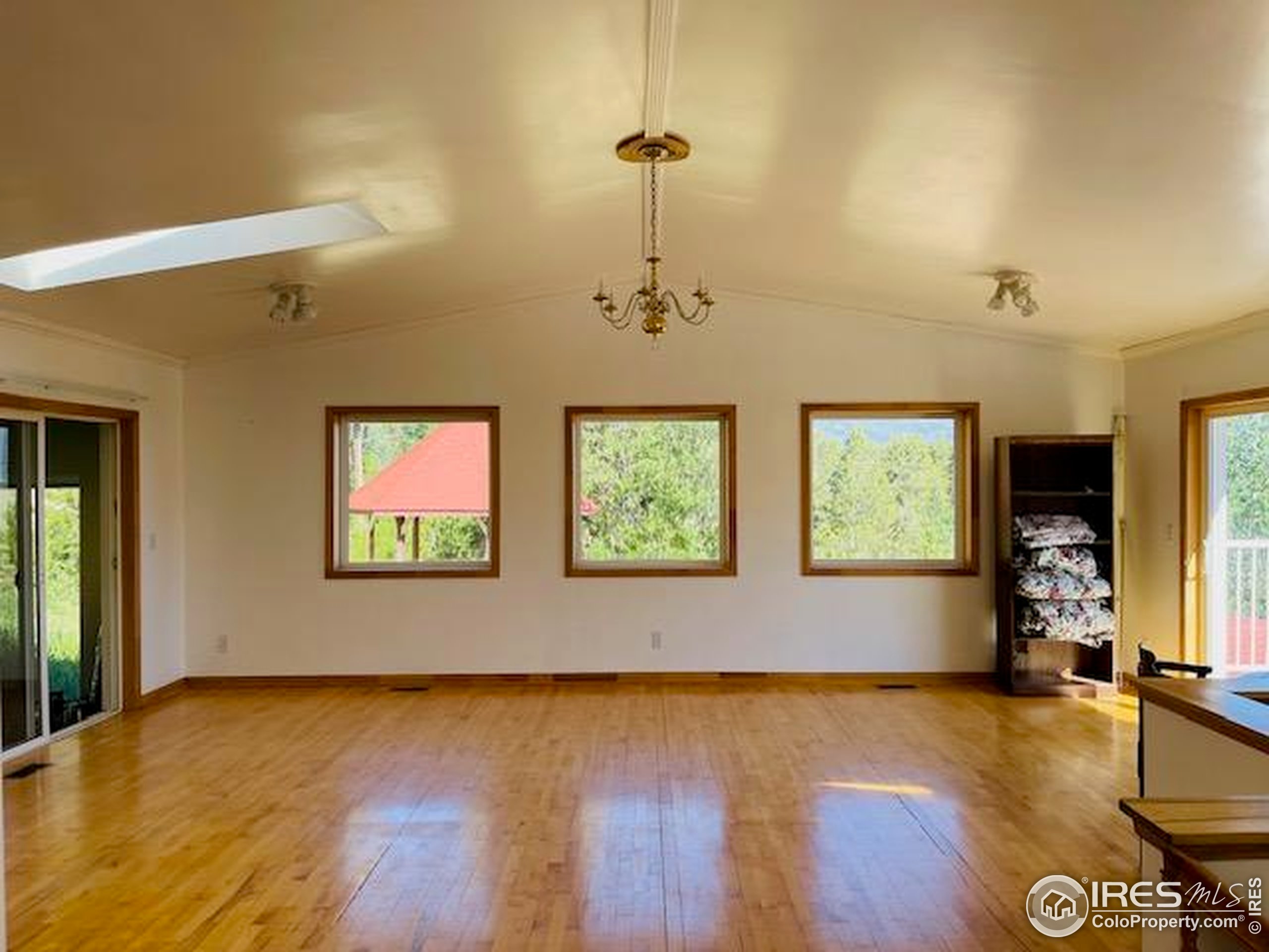8 Valley View Dr