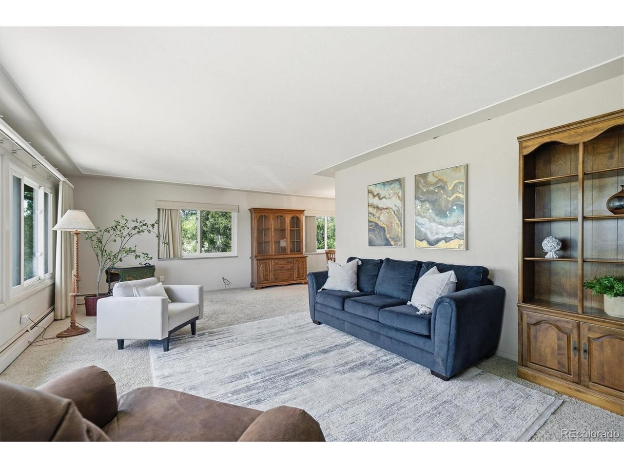 698 Peak View Dr