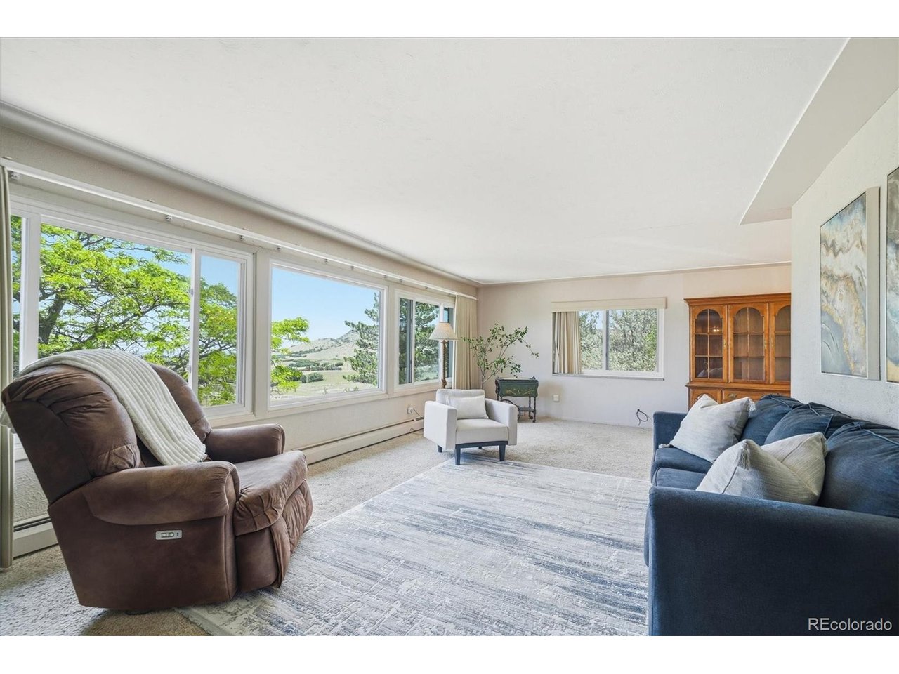 698 Peak View Dr