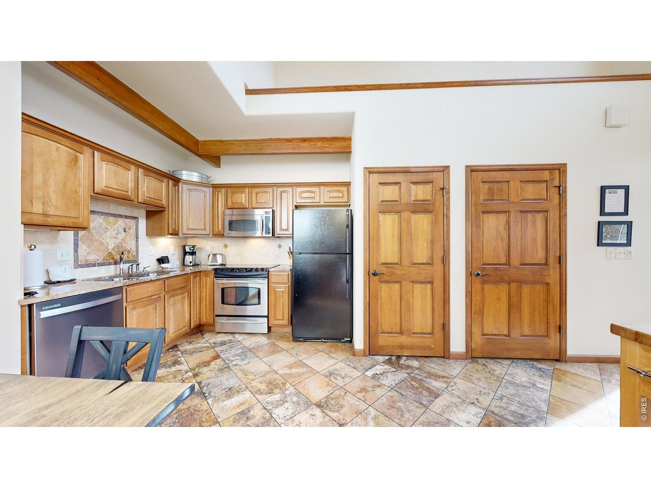 325 Overlook Ct