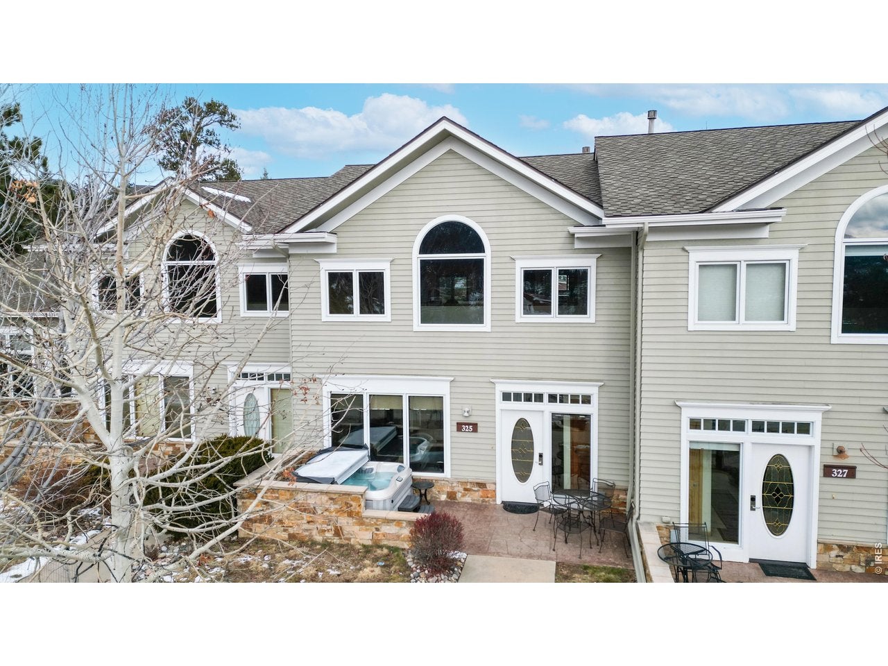 325 Overlook Ct