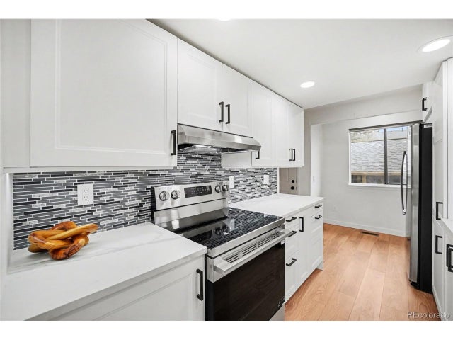 8711 Carr Loop