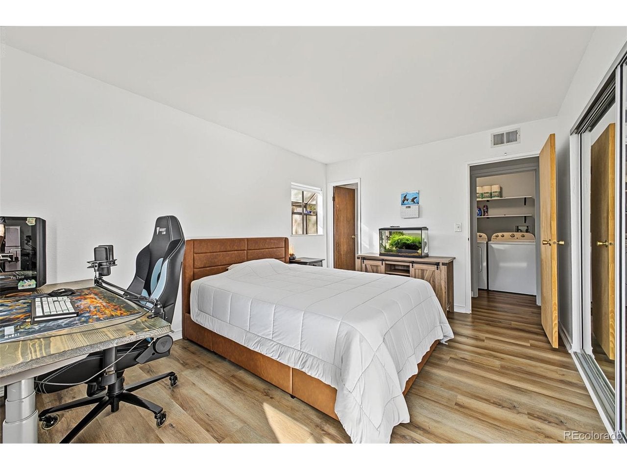 8335 Fairmount Dr 8-104