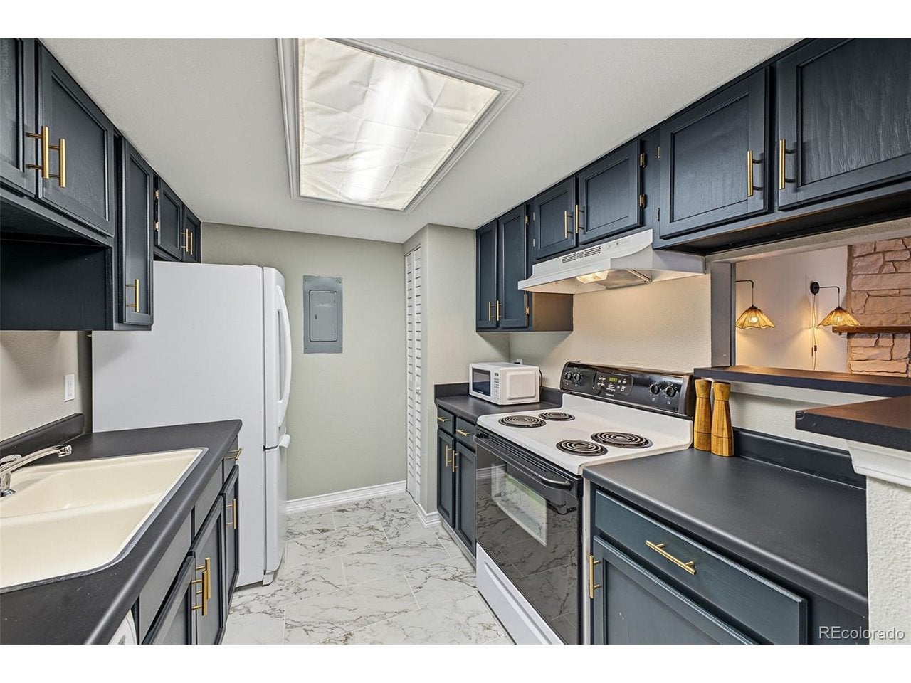 8335 Fairmount Dr 8-104