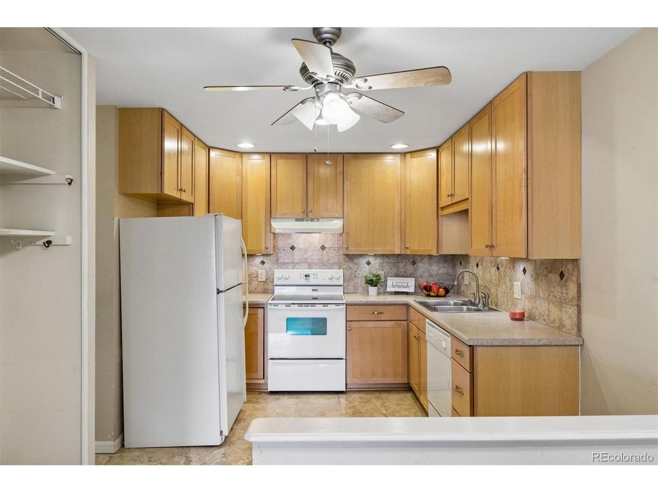 650 S Clinton St 2D
