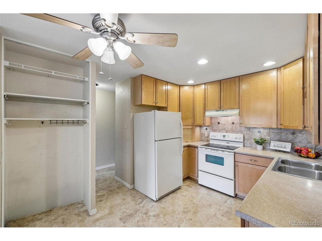 650 S Clinton St 2D