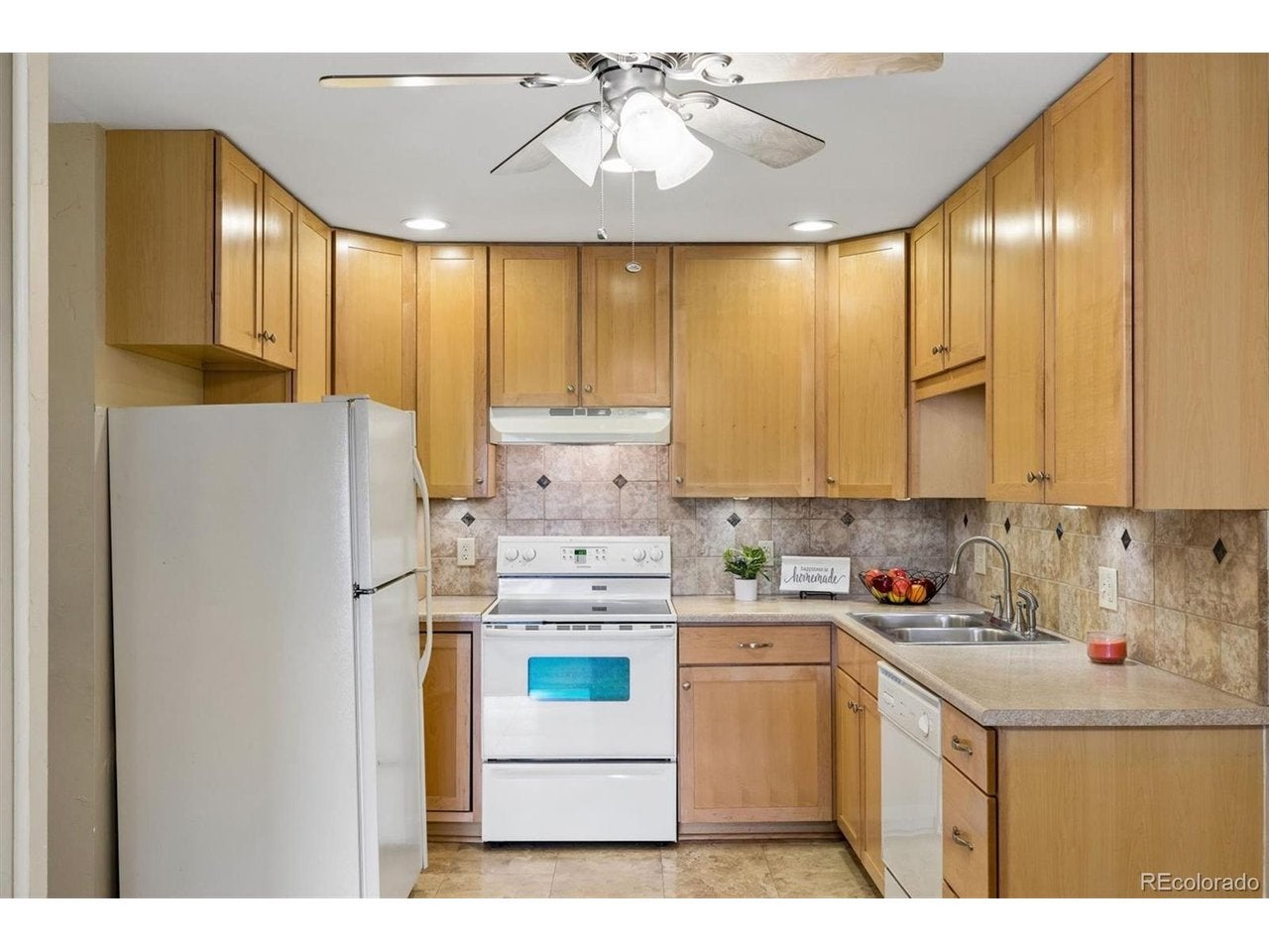 650 S Clinton St 2D