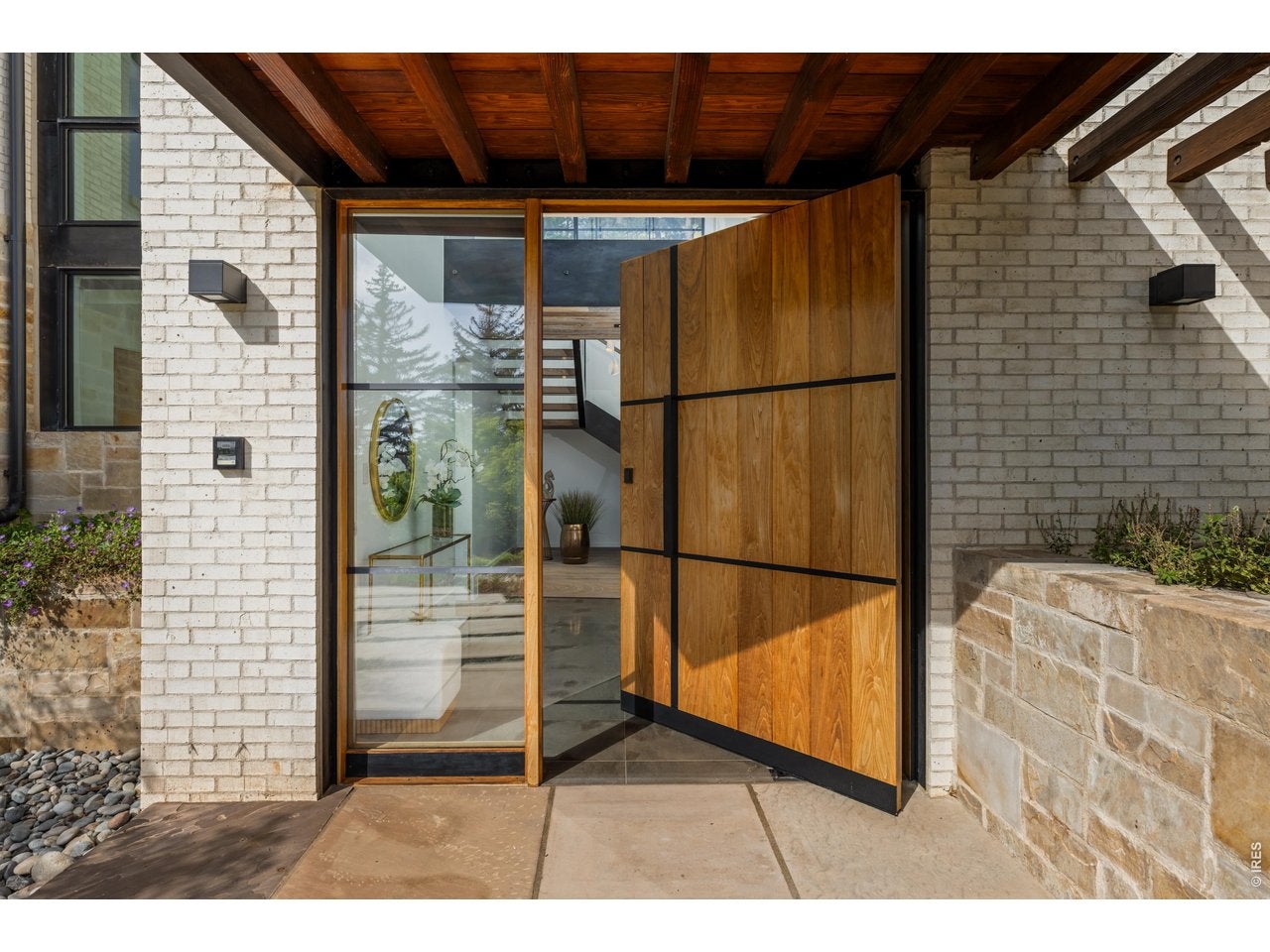 2285 Knollwood Dr