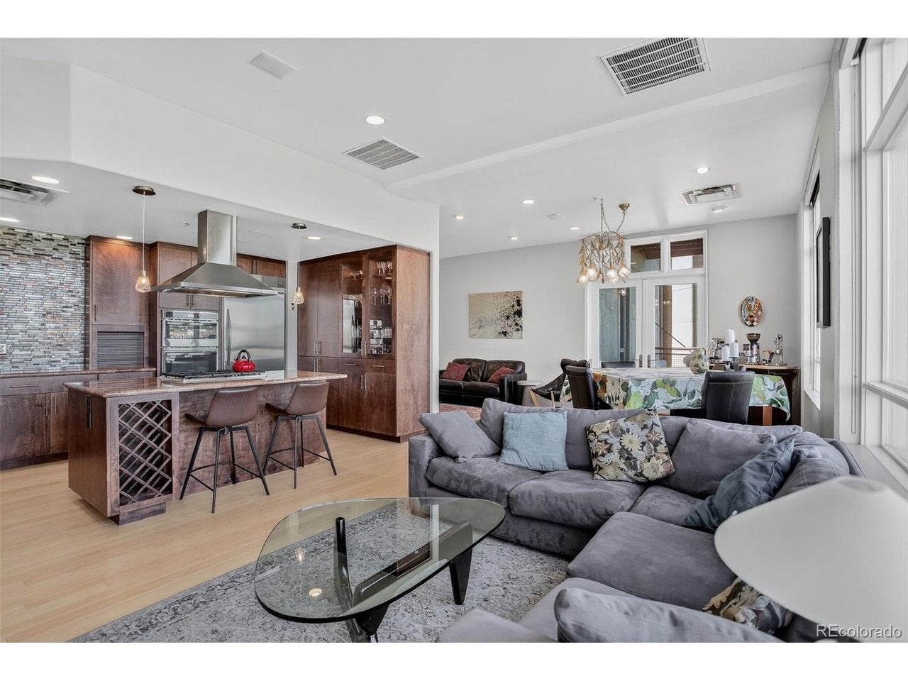 2000 Little Raven St 501
