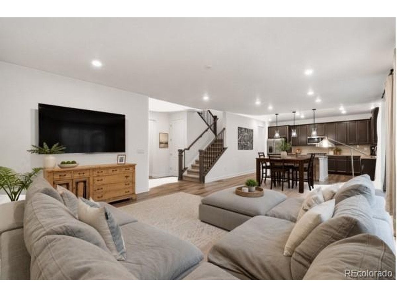 847 Rosevine Ln