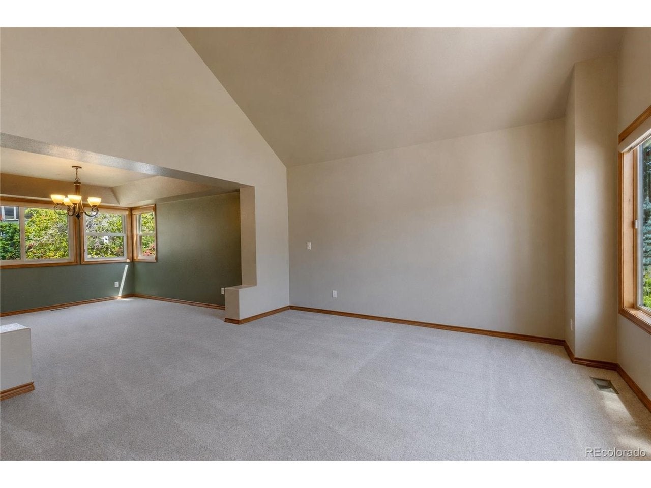 355 Peregrine Cir